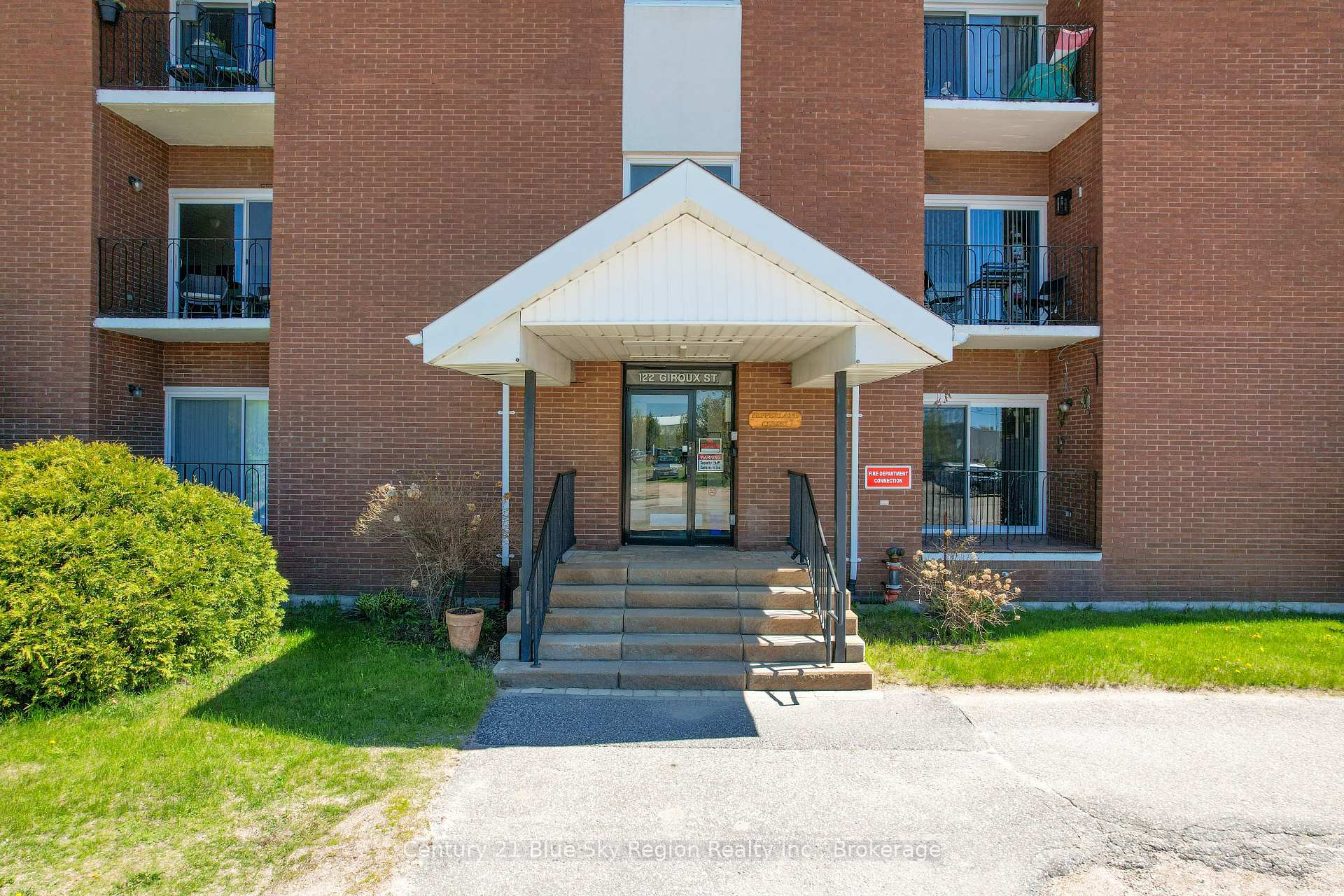 122 Giroux Street 305, North Bay — photo 4 of 5