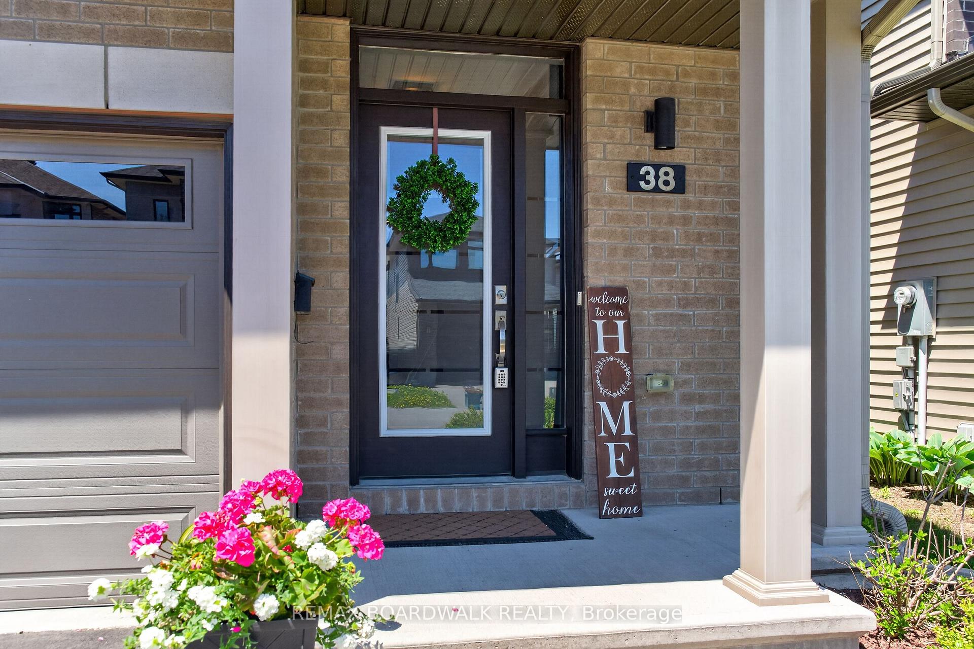 38 Thunderbolt Street, Kanata — photo 3 of 5