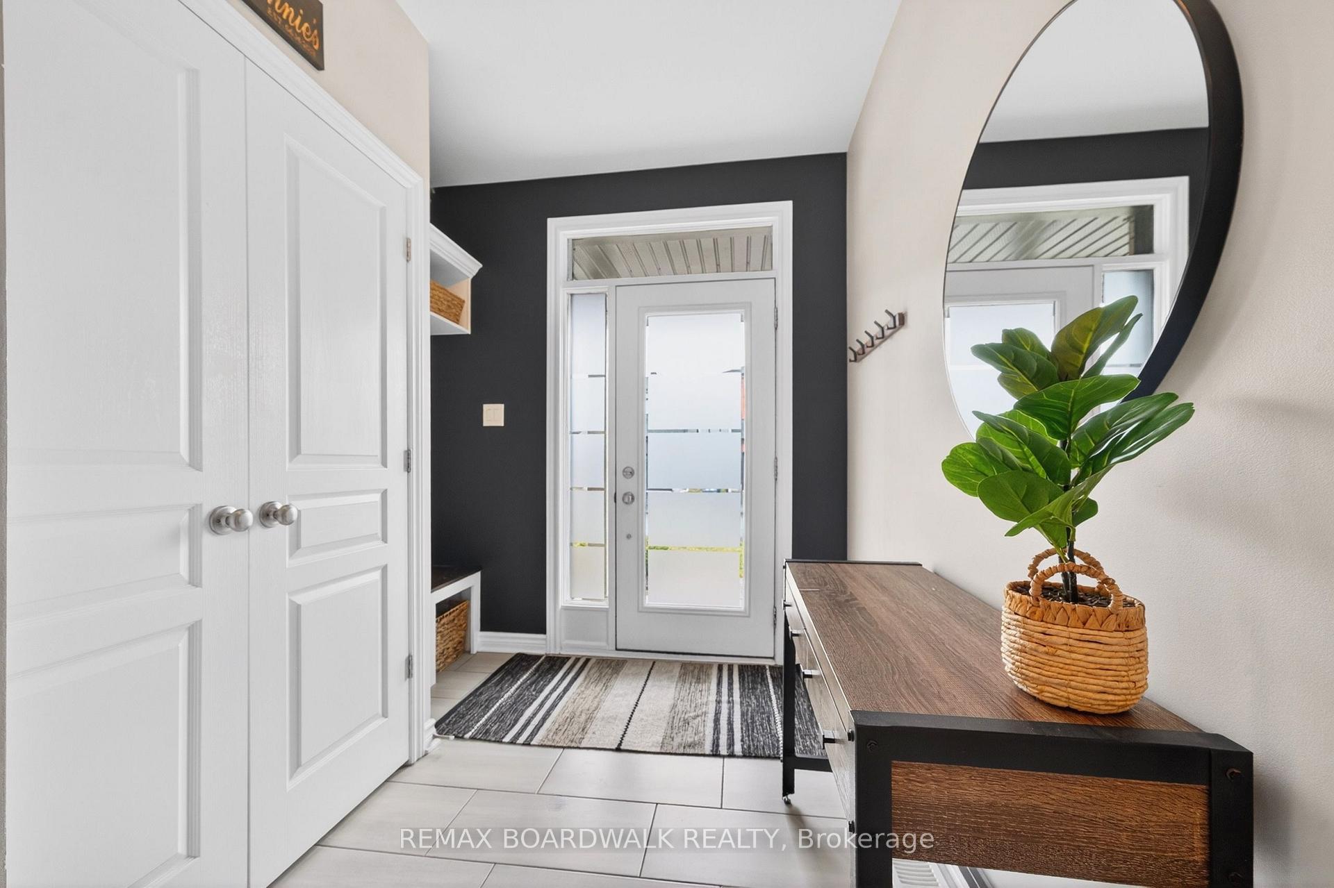 38 Thunderbolt Street, Kanata — photo 4 of 5