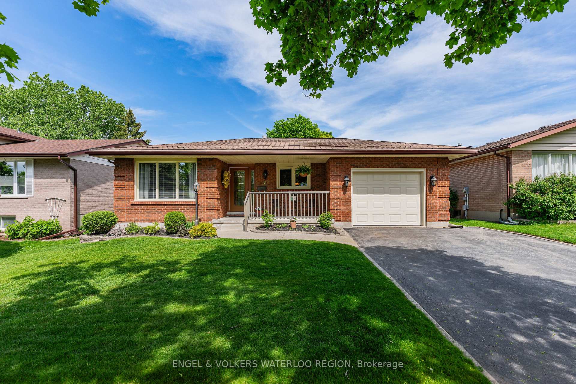 35 Countryside Crescent, Waterloo — photo 2 of 5