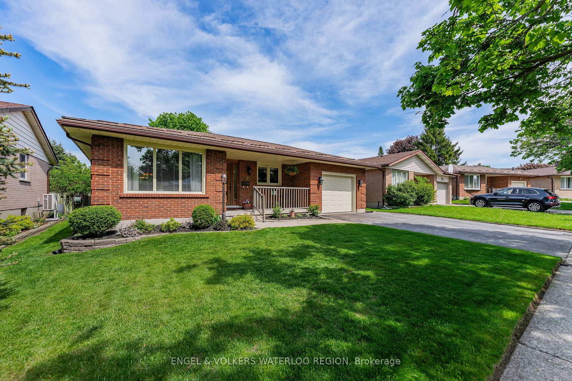 35 Countryside Crescent, Waterloo — photo 3 of 5