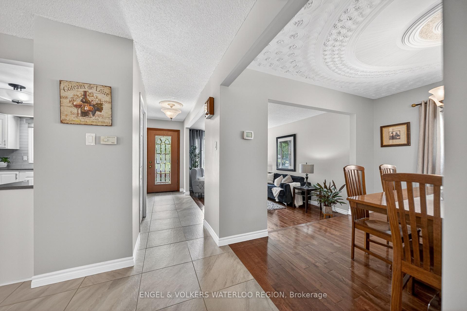 35 Countryside Crescent, Waterloo — photo 5 of 5