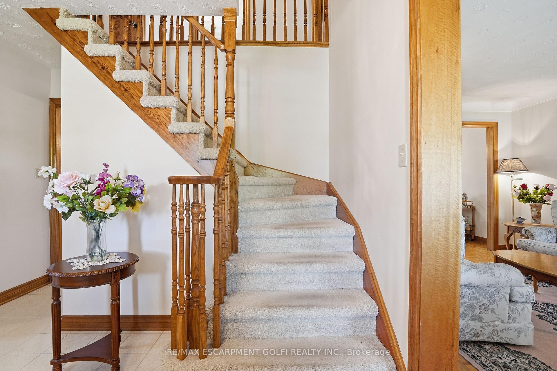 11 Greenbriar Court, Welland — photo 2 of 5