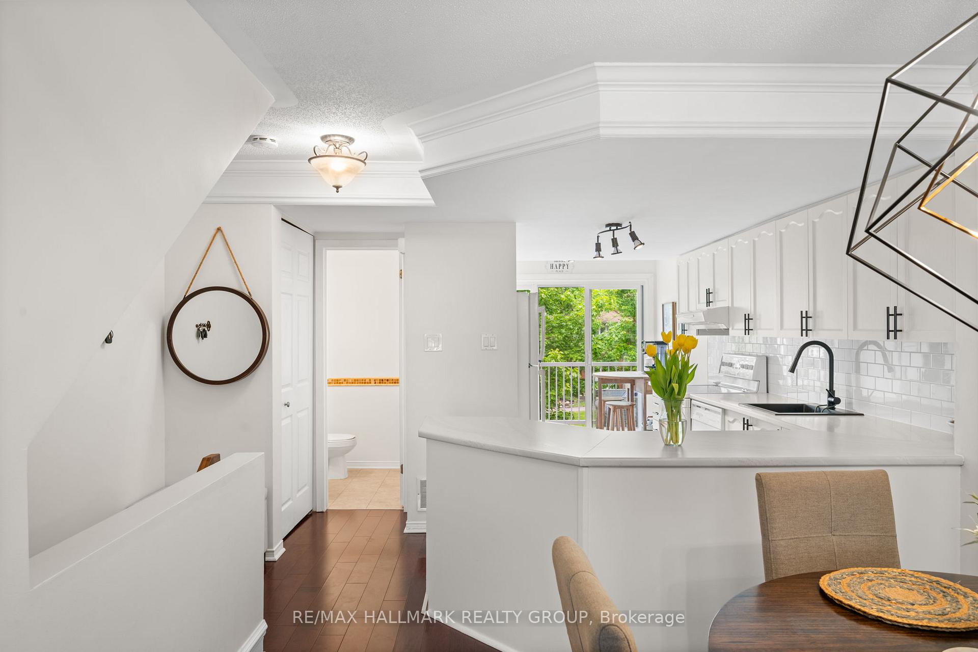 1109 Gablefield Private, Beacon Hill North - South and Area — photo 4 of 5