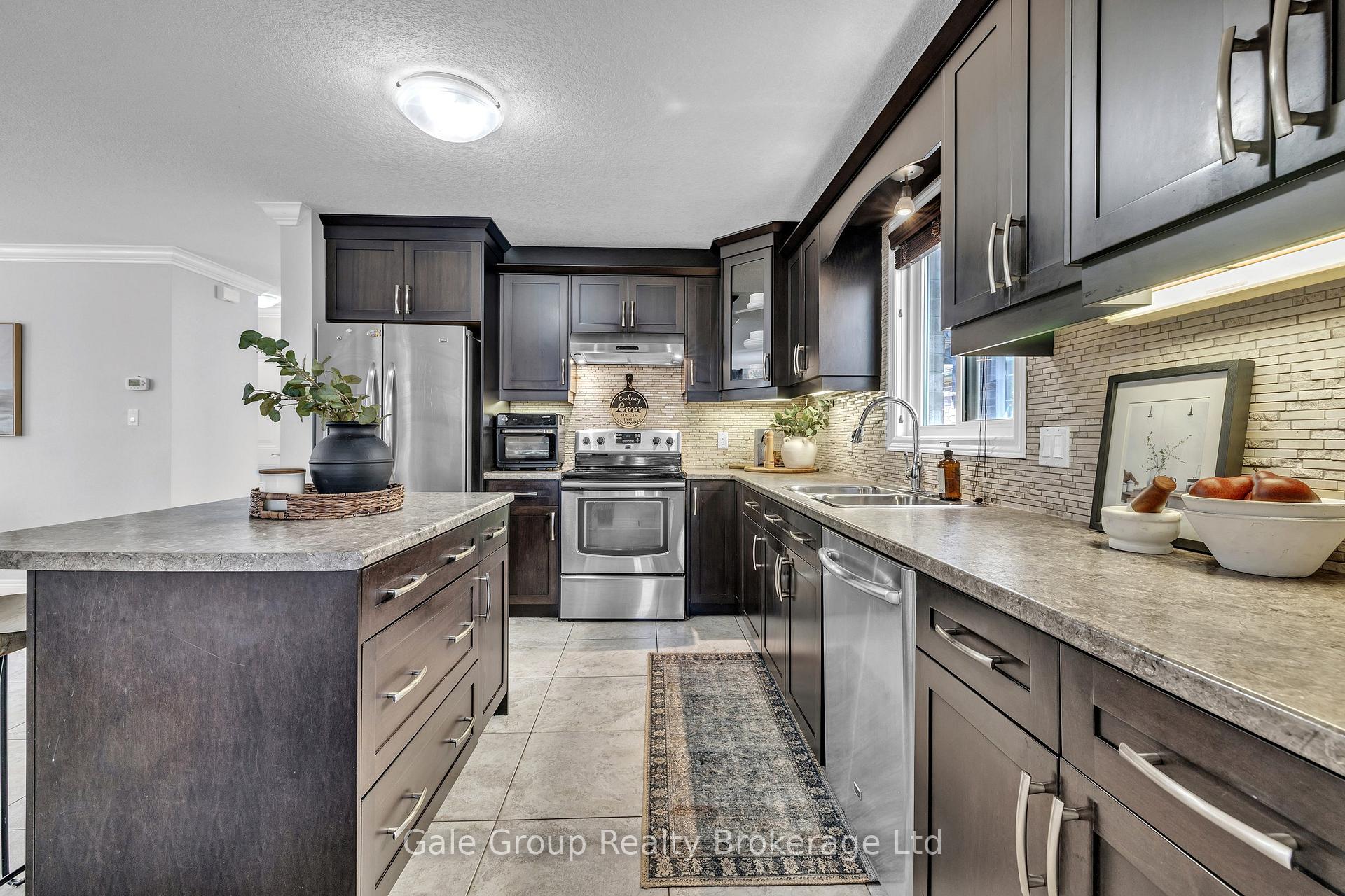 712 Blackacres Boulevard, London North — photo 4 of 5