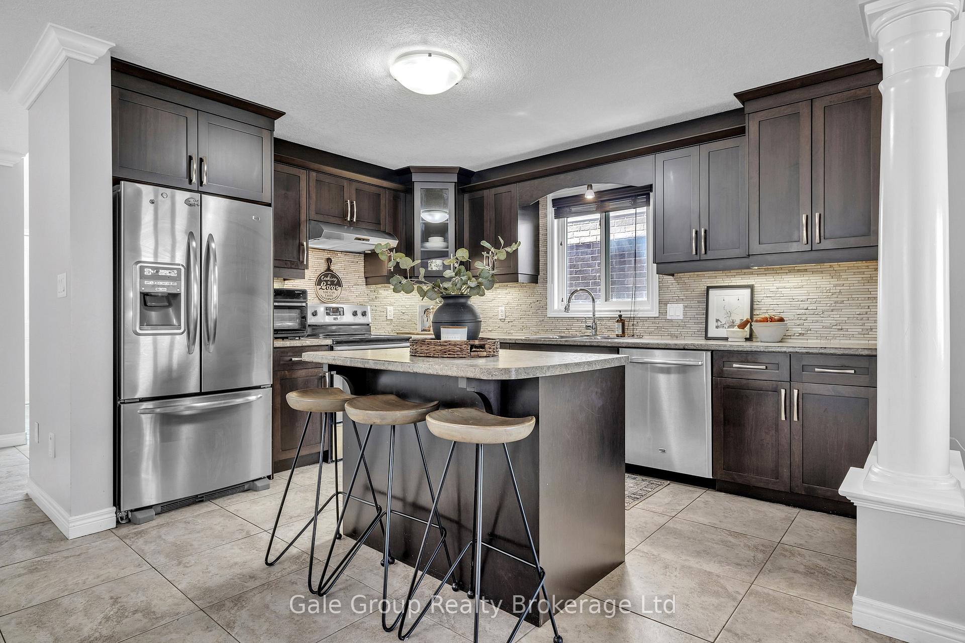 712 Blackacres Boulevard, London North — photo 5 of 5