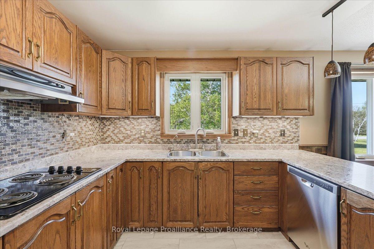 330 Thrasher Road, Belleville — photo 3 of 5