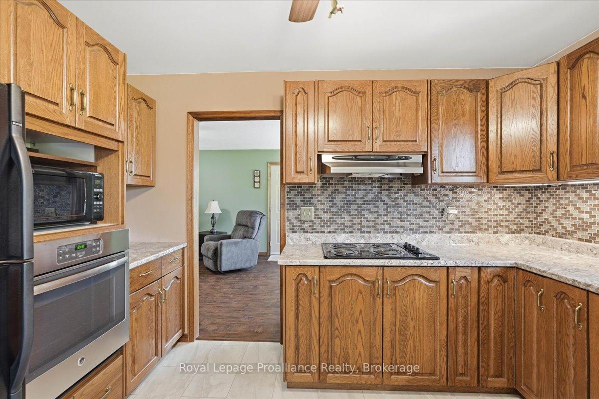 330 Thrasher Road, Belleville — photo 4 of 5
