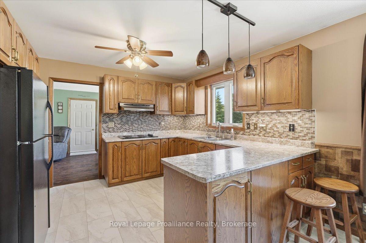 330 Thrasher Road, Belleville — photo 5 of 5