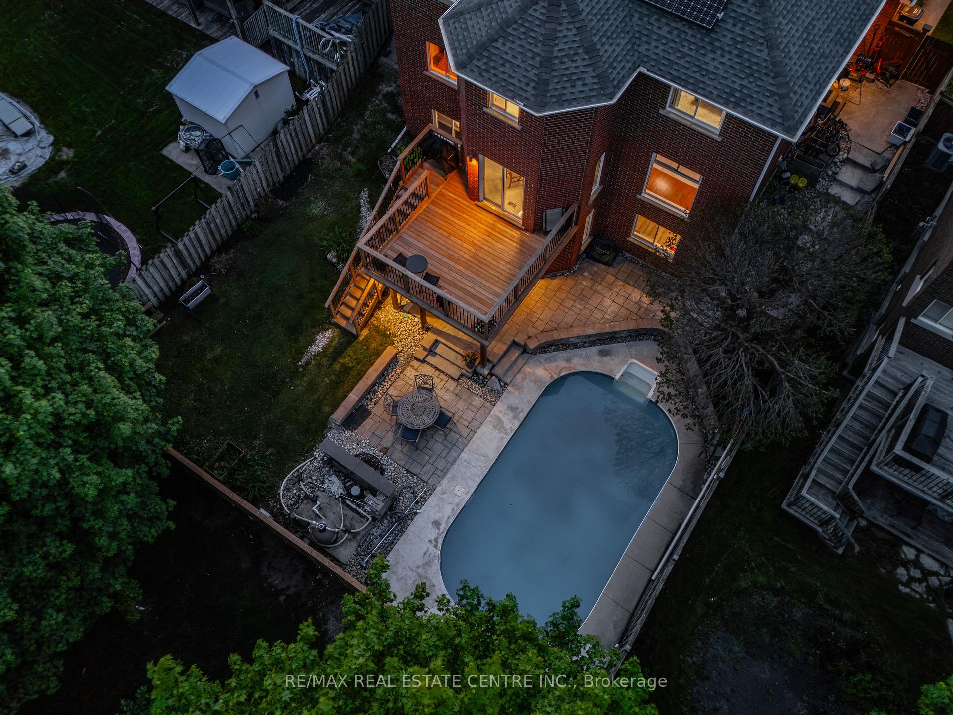 111 Hume Drive, Cambridge — photo 2 of 5
