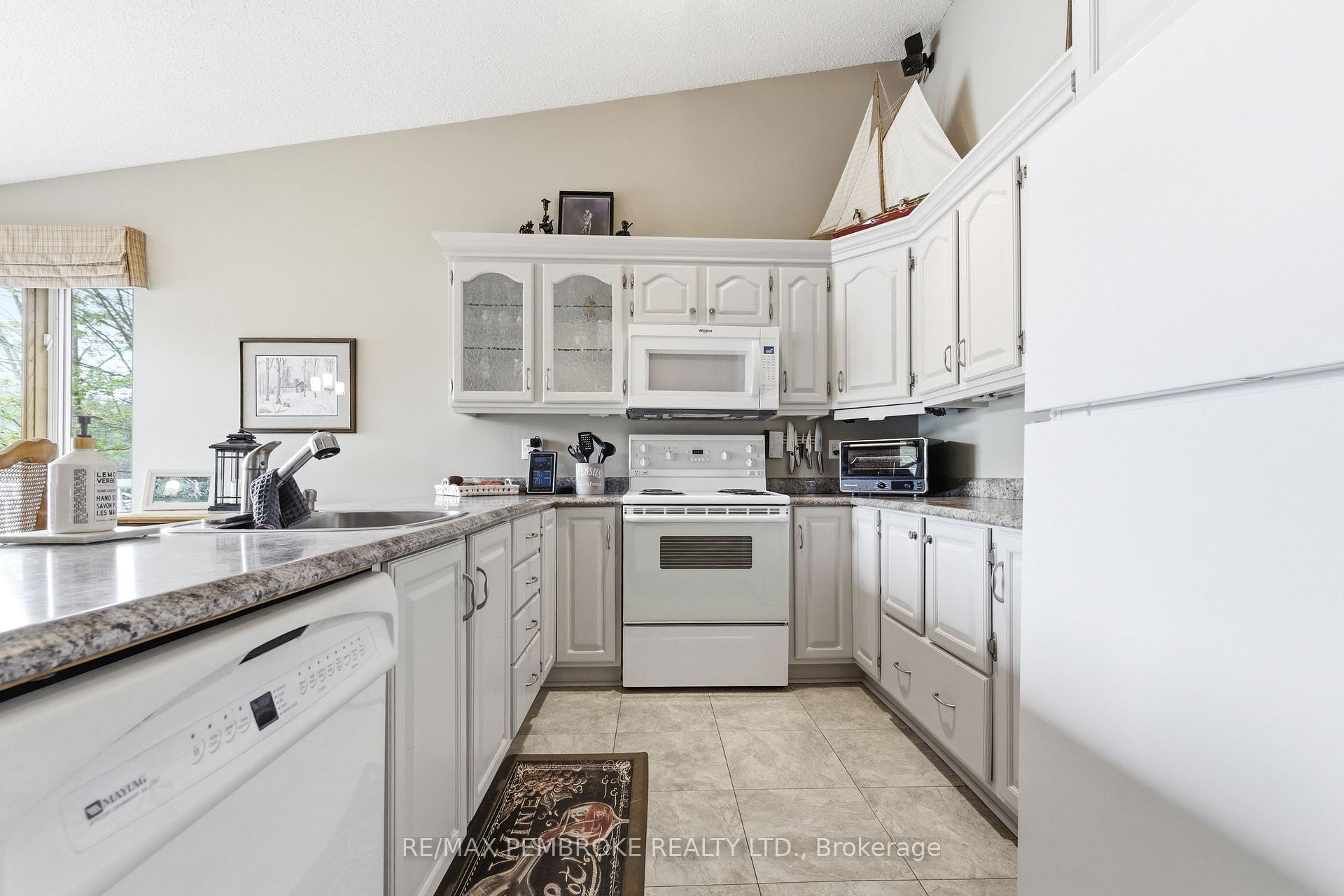 93 Bilsborrow Trail, Petawawa — photo 4 of 5