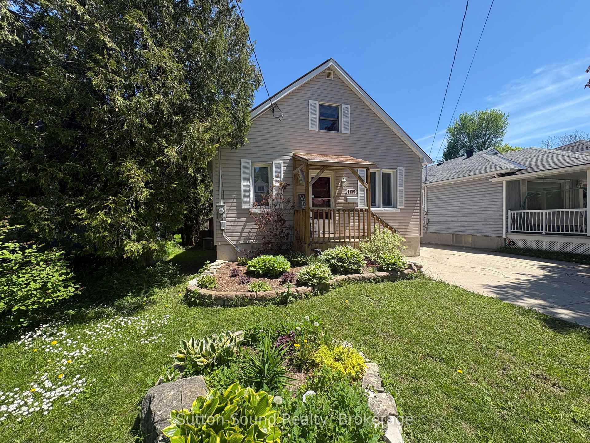 1139 4th Avenue W, Owen Sound — photo 2 of 5