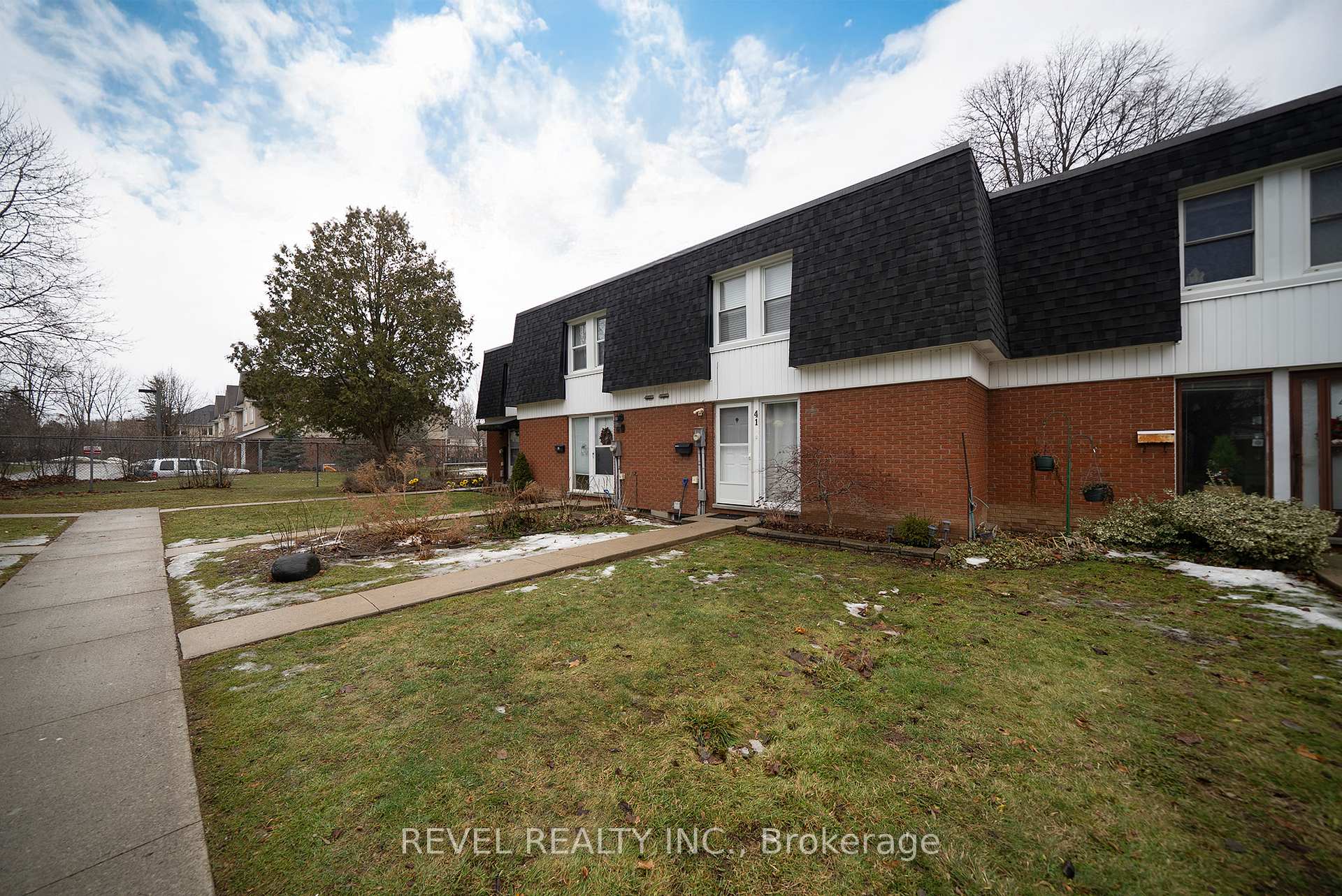 273 Elgin Street 41, Brantford — photo 2 of 5