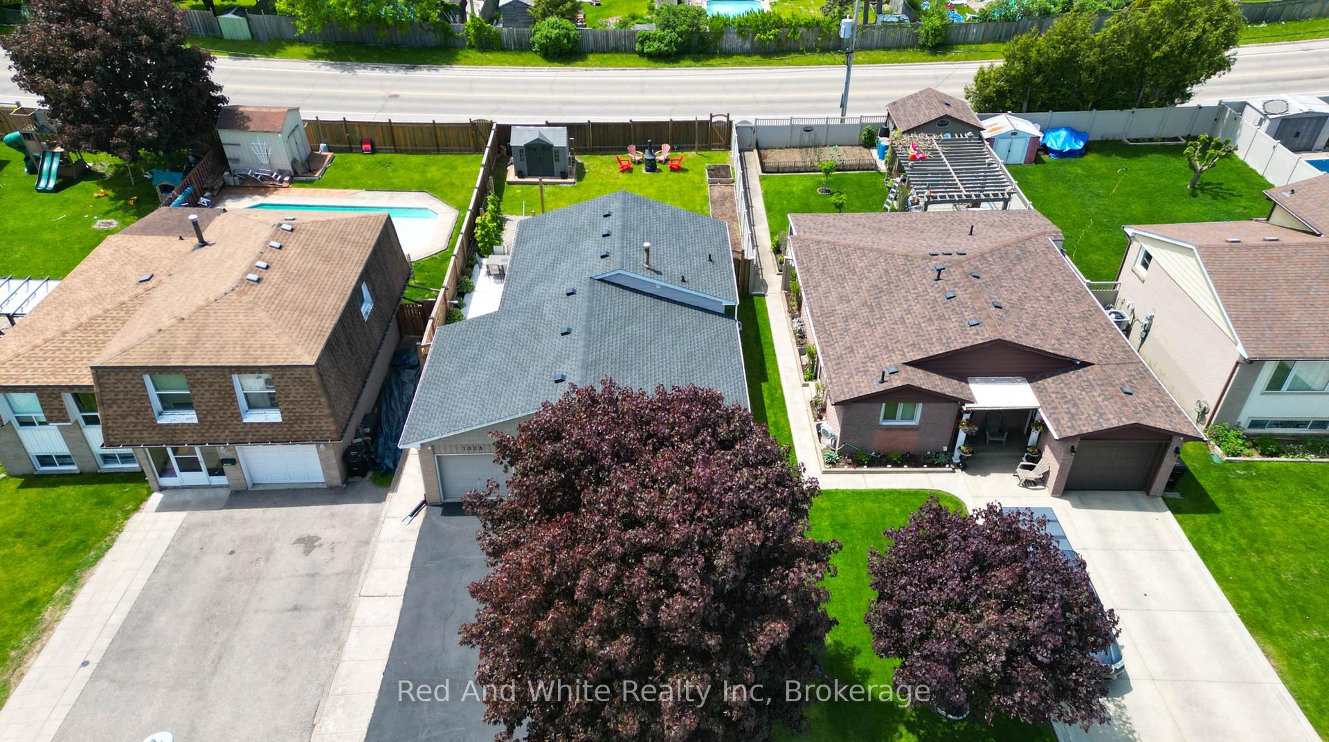 1828 Earlwood Drive, Cambridge — photo 4 of 5