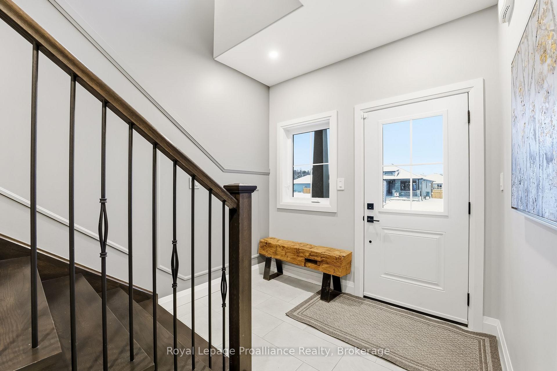 4 Mackenzie John Crescent, Brighton — photo 2 of 5