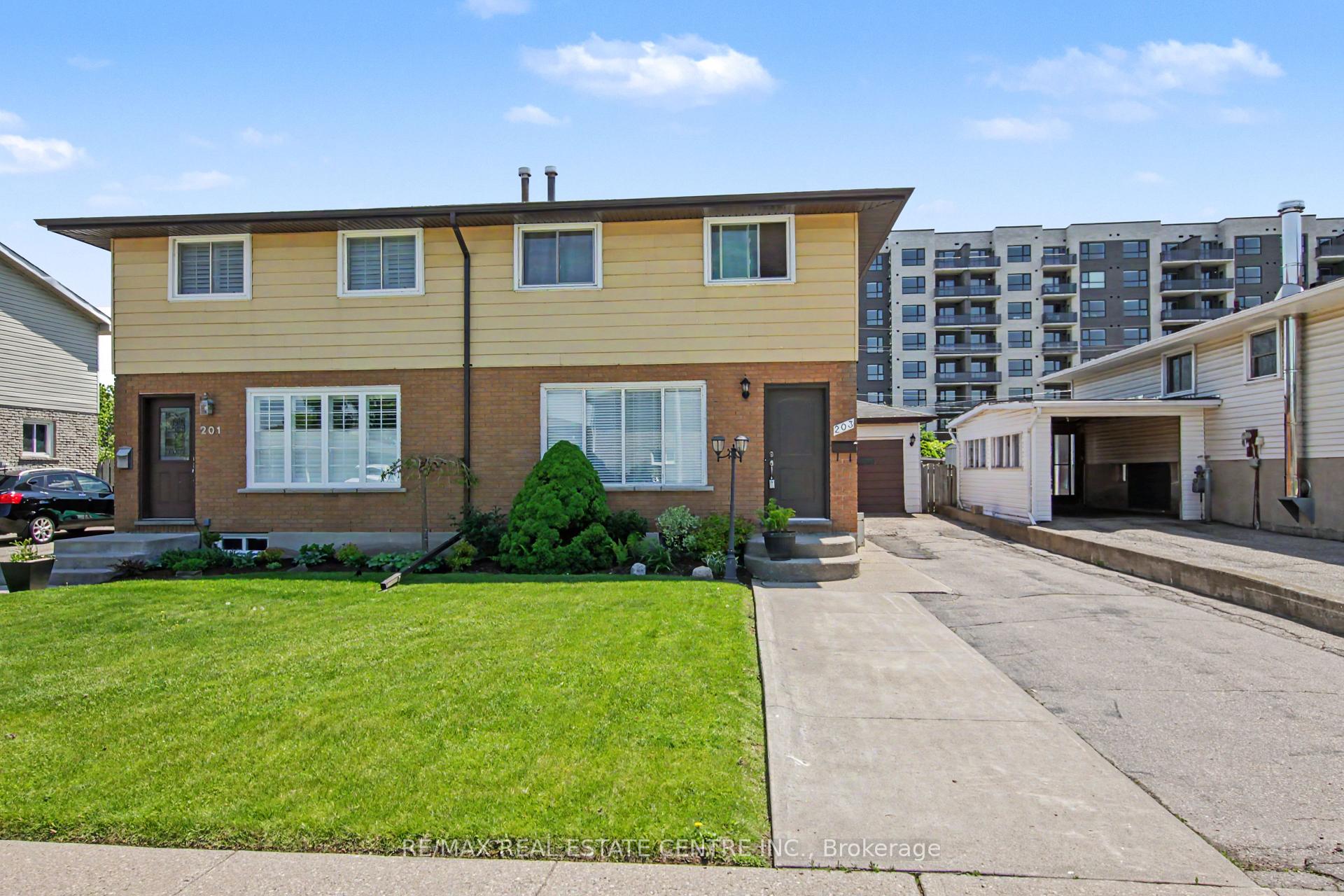 203 Moffat Drive, Cambridge, ON N1R 6C1 — Cambridge, Ontario
