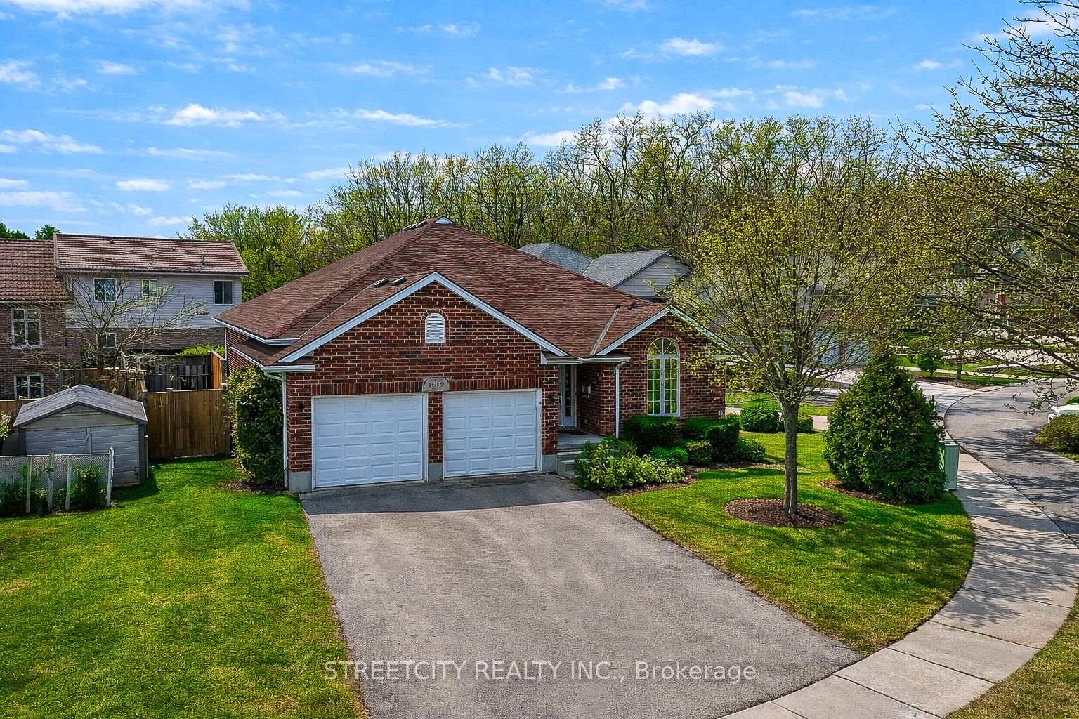 1619 Jubilee Drive, London North — photo 2 of 5