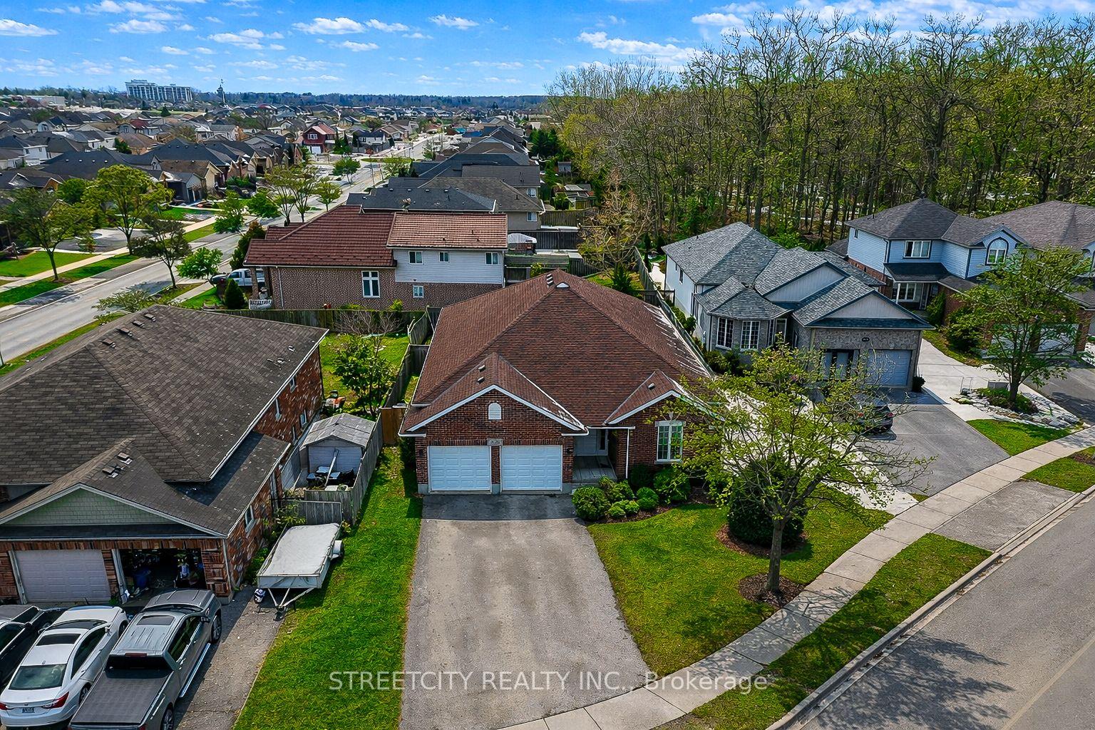 1619 Jubilee Drive, London North — photo 3 of 5