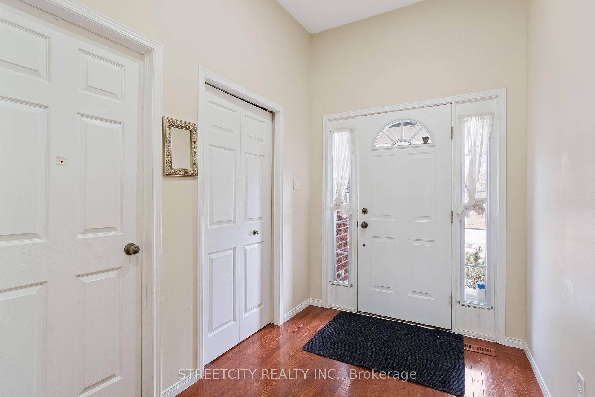 1619 Jubilee Drive, London North — photo 4 of 5