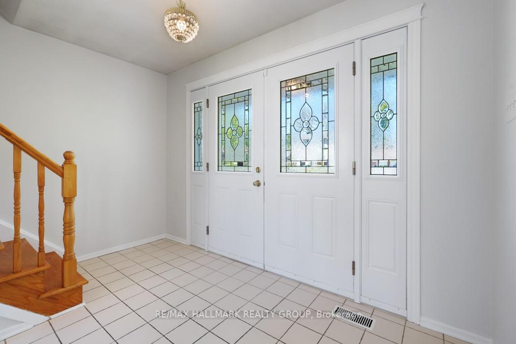 2187 Hamelin Crescent, Beacon Hill North - South and Area — photo 4 of 5
