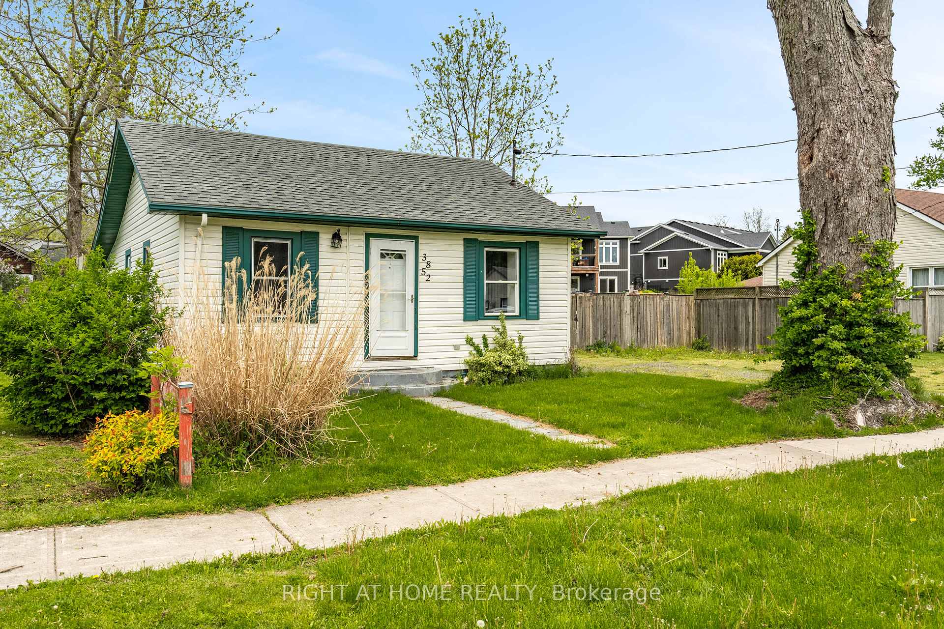 3852 Brunswick Avenue, Fort Erie — photo 2 of 5