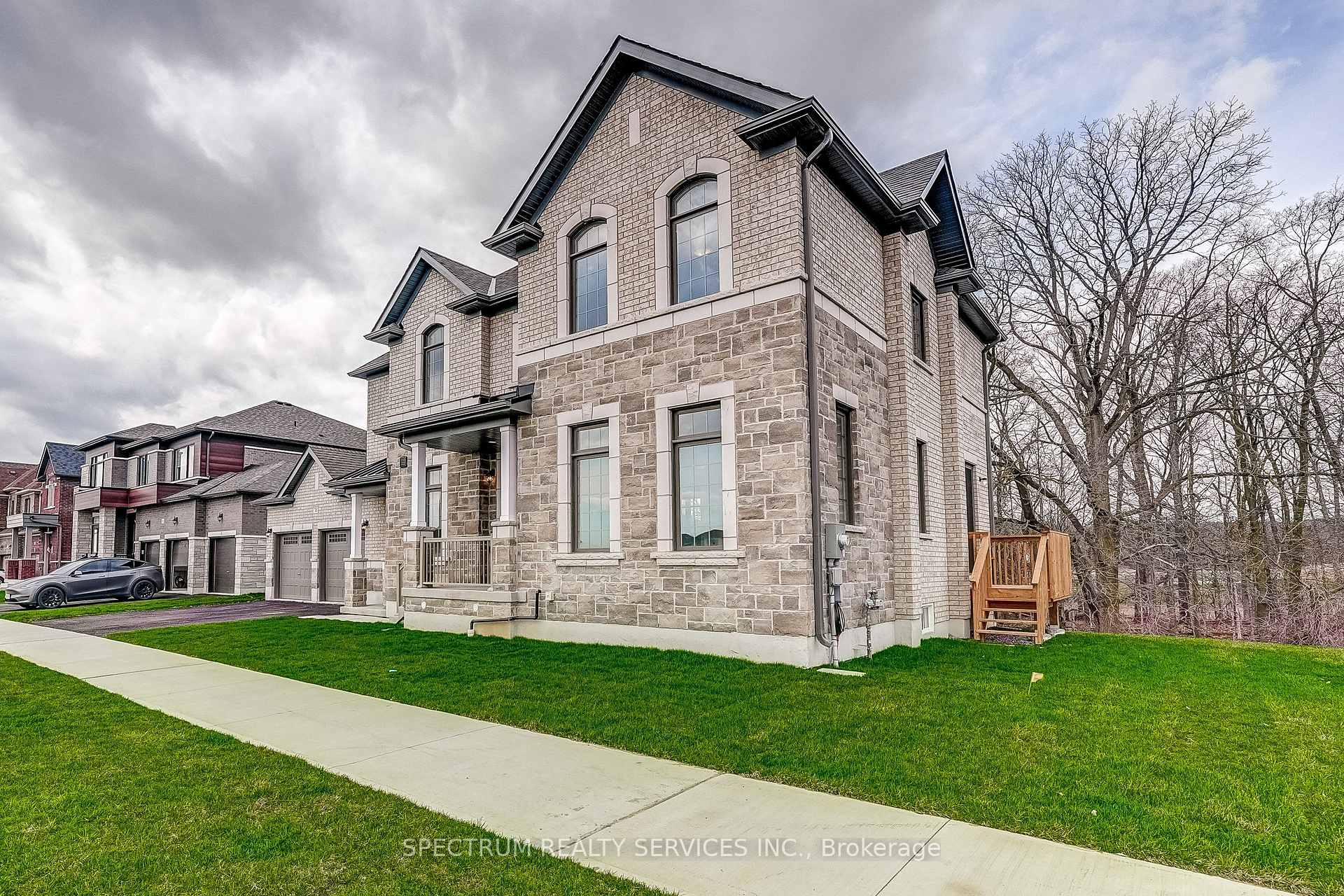 74 Strickland Avenue, Brantford — photo 3 of 5