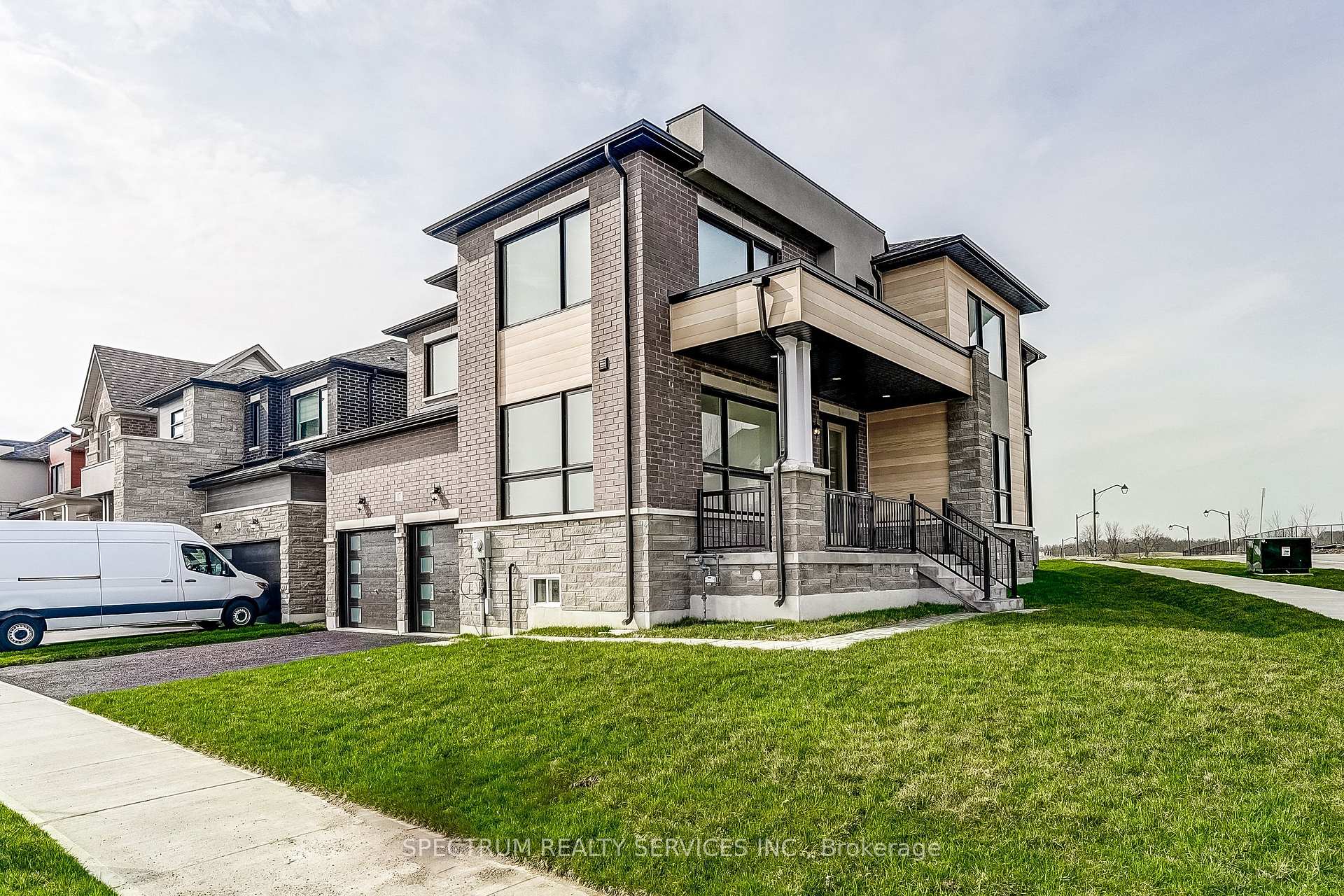 17 Dore Drive, Brantford — photo 2 of 5