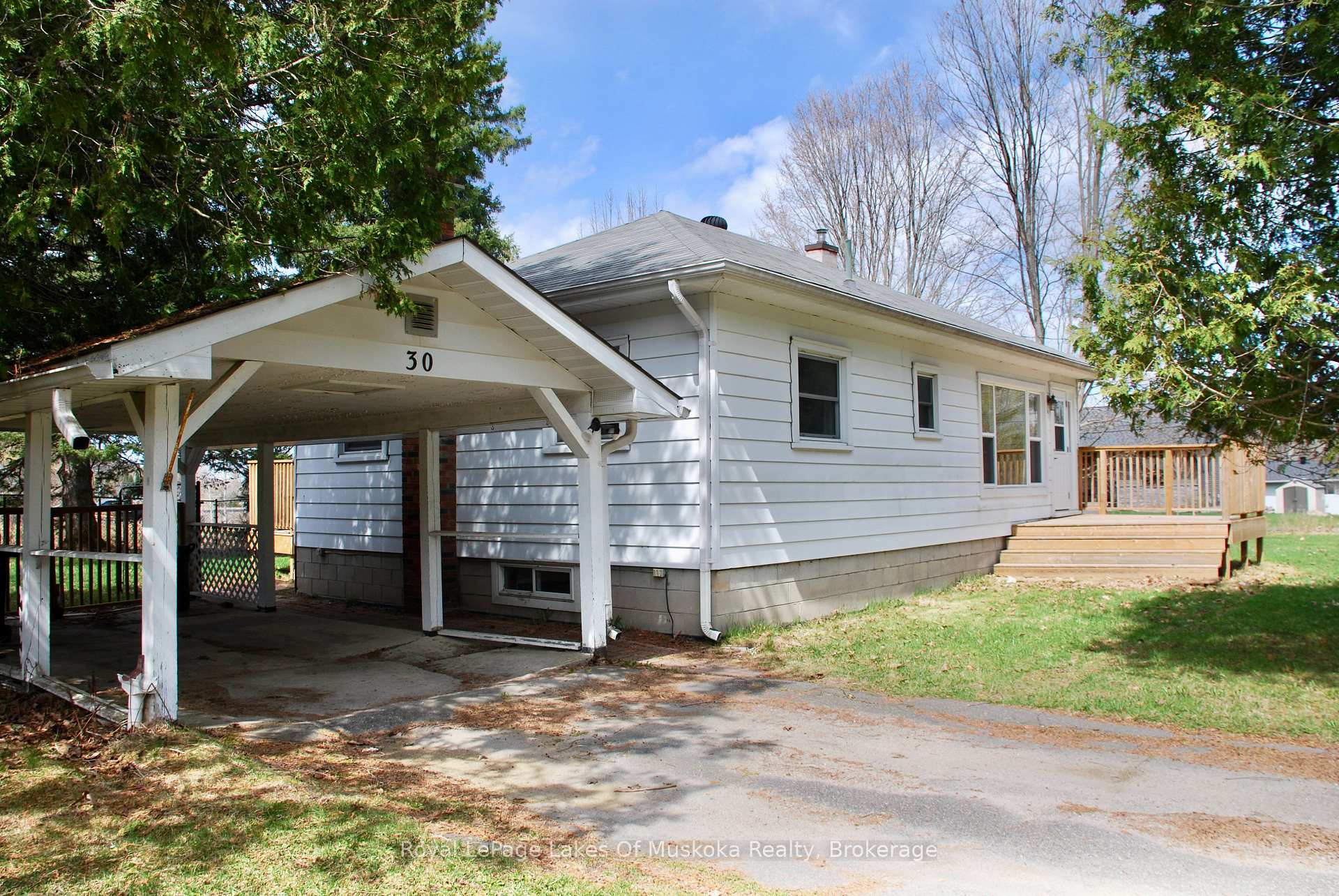 30 Kitchen Road S, Huntsville, ON P1H 1Y3 — Huntsville, Ontario