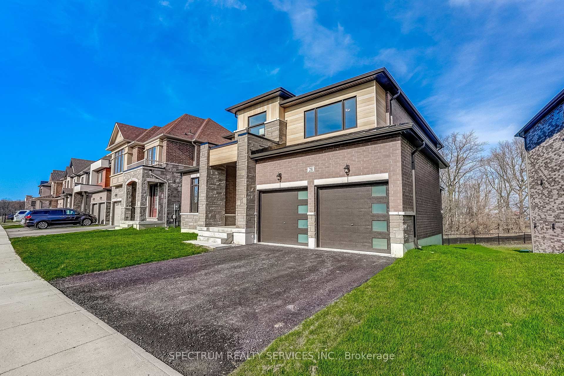 28 Dore Drive, Brantford — photo 2 of 5