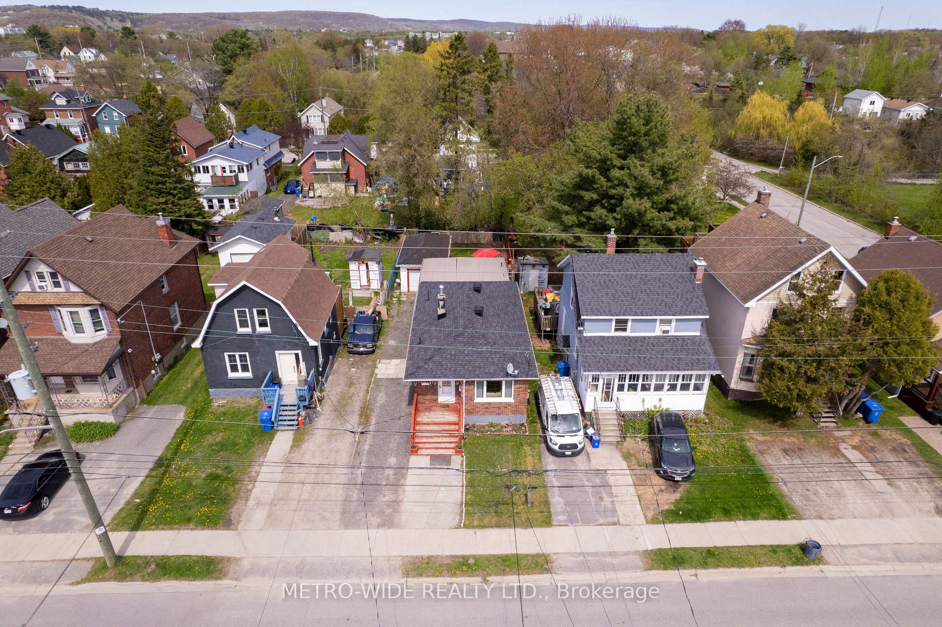 476 FIRST Avenue E, North Bay — photo 2 of 5