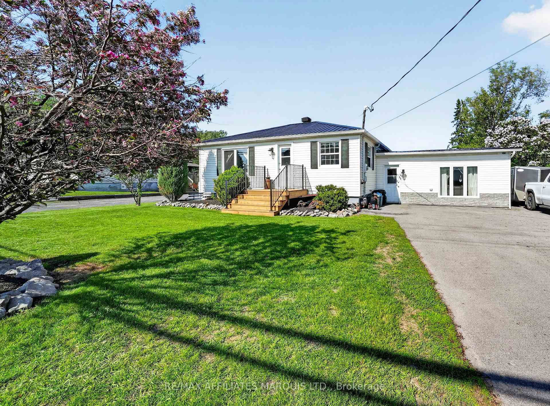 5601 138 Highway, South Stormont — photo 3 of 5