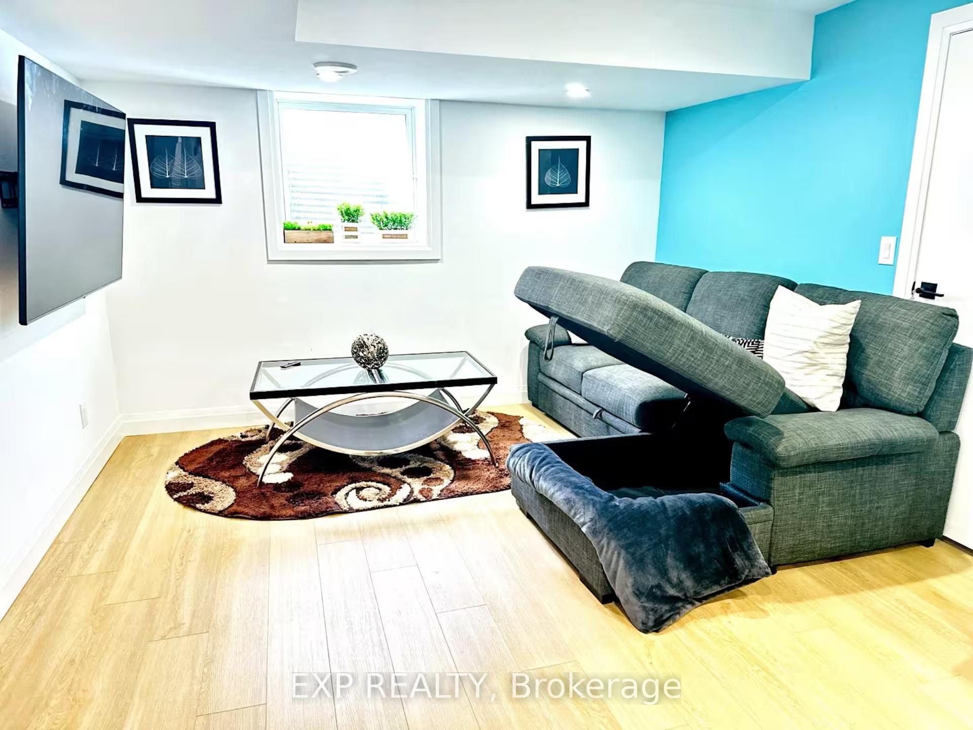 1255 Emma Chase Drive, London North — photo 2 of 5