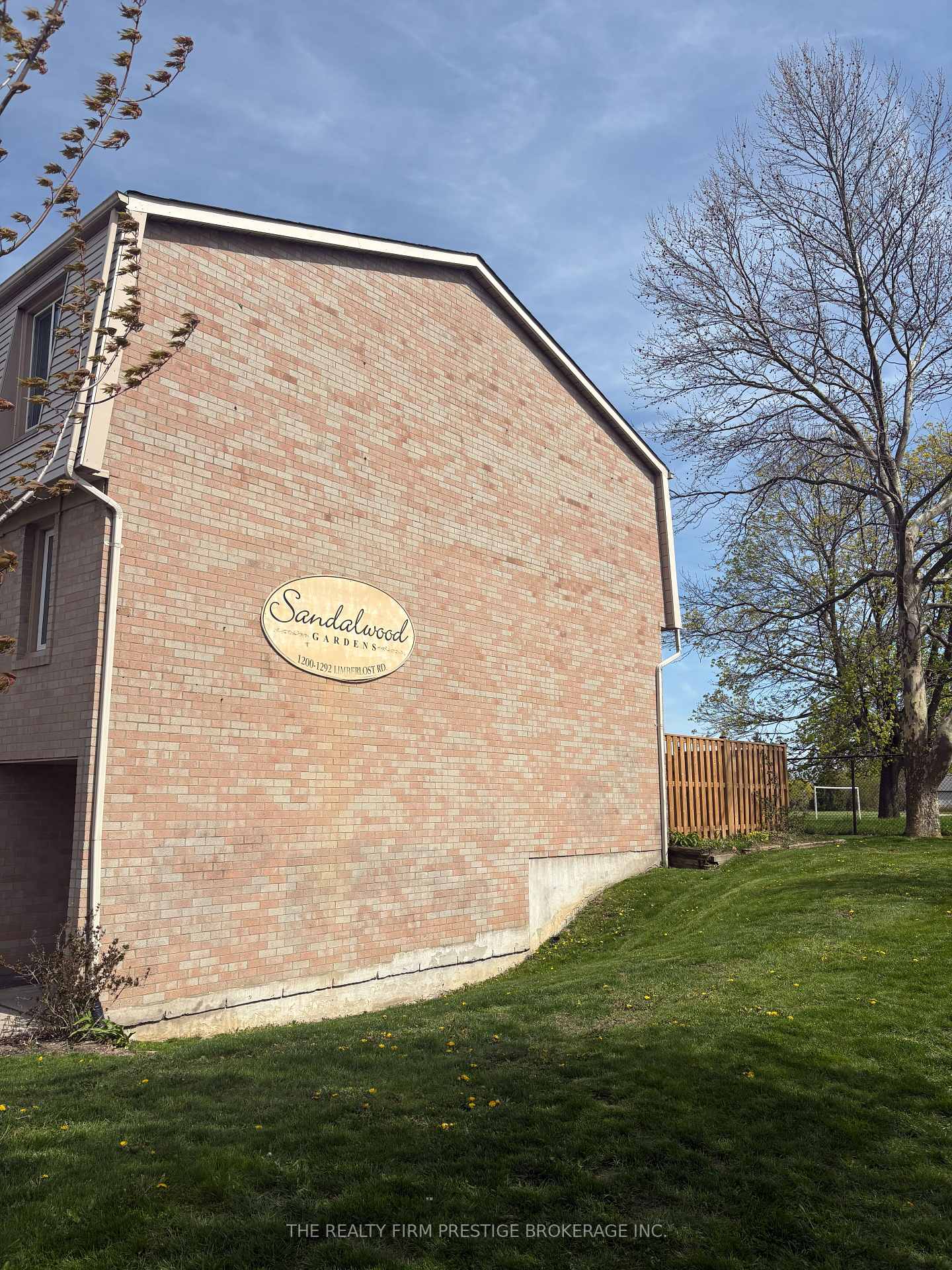 1264 Limberlost Road 18, London North — photo 2 of 5