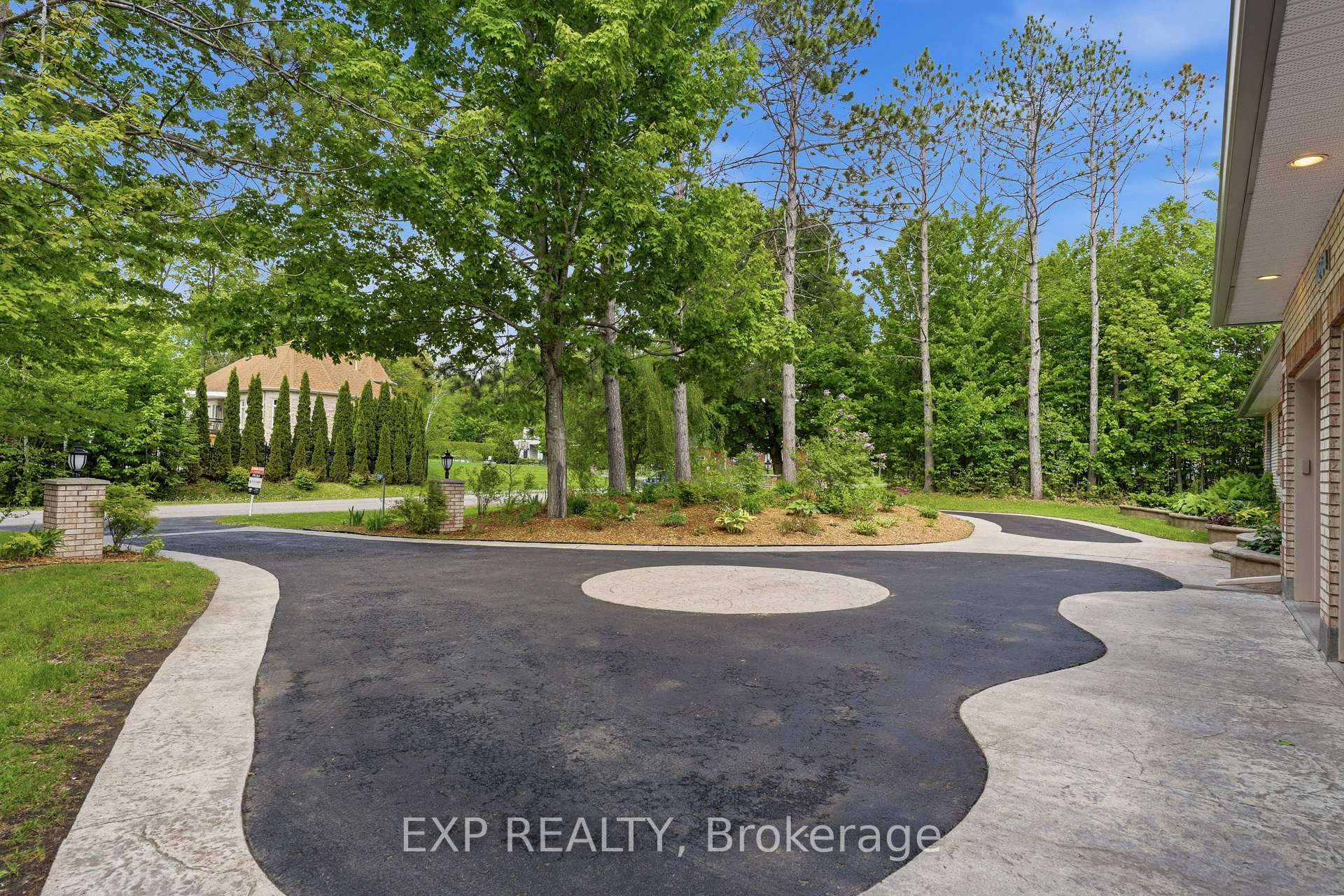 1264 Barnwell Crescent, Orleans - Cumberland and Area — photo 3 of 5