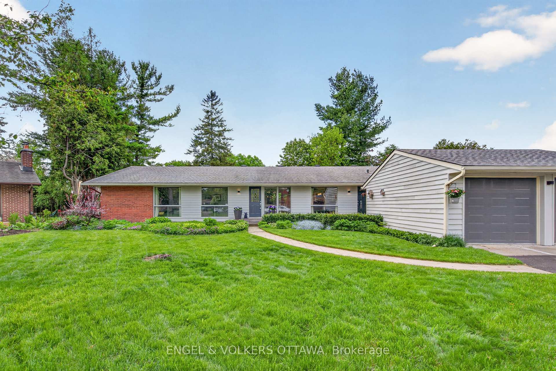 35 Riopelle Court, Kanata, ON K2K 1J2 — Kanata, Ontario