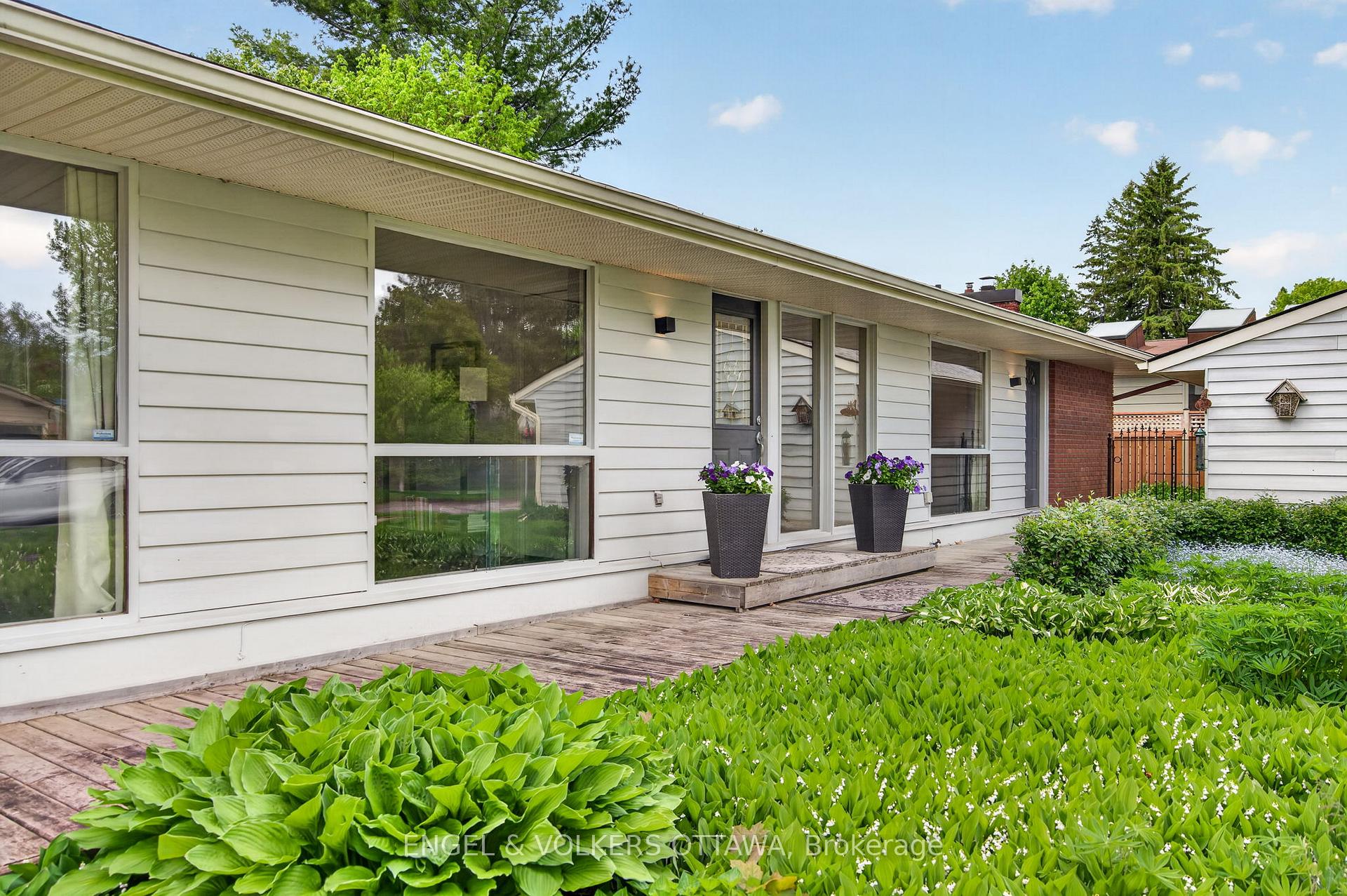 35 Riopelle Court, Kanata — photo 2 of 5