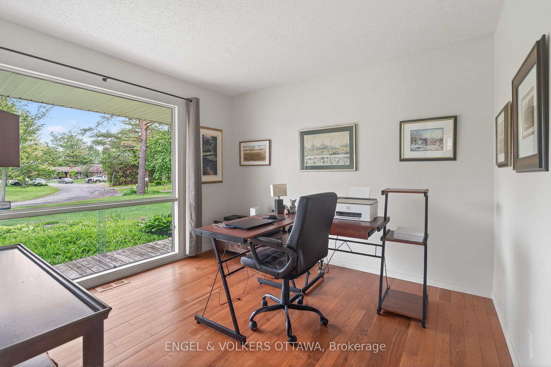 35 Riopelle Court, Kanata — photo 4 of 5