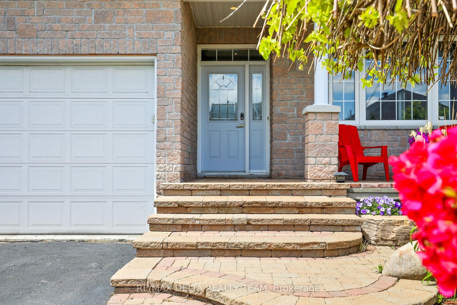 1811 Kingsdale Avenue, Blossom Park - Airport and Area — photo 3 of 5