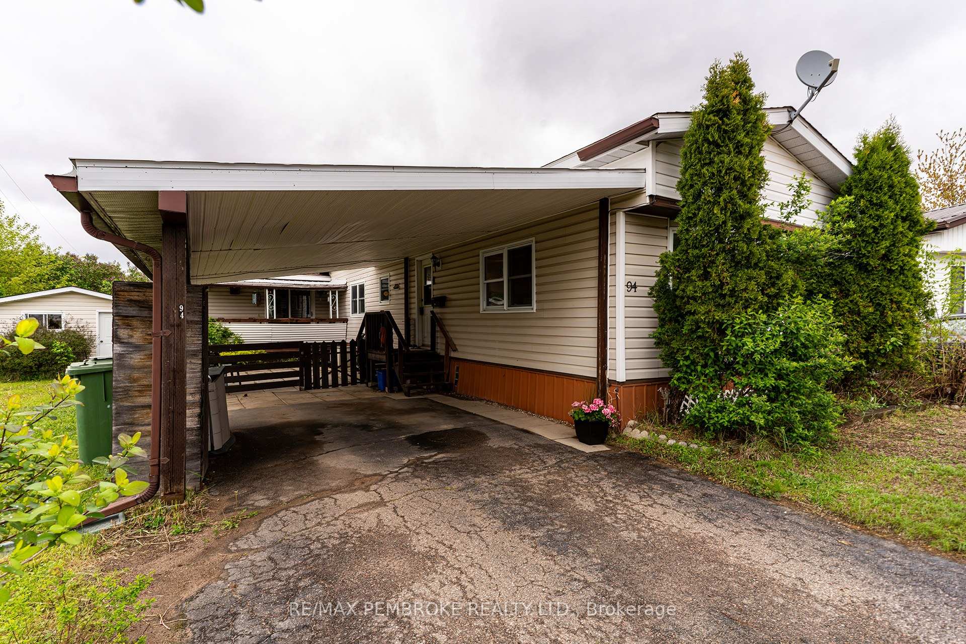 94 Pinehurst Estates N/A, Petawawa — photo 2 of 5