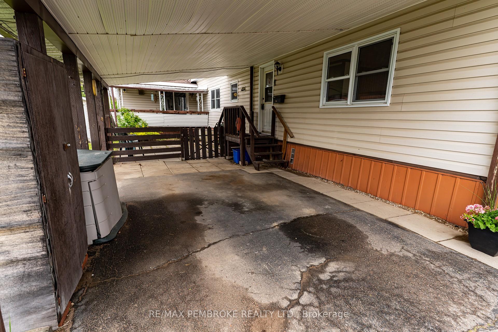 94 Pinehurst Estates N/A, Petawawa — photo 3 of 5