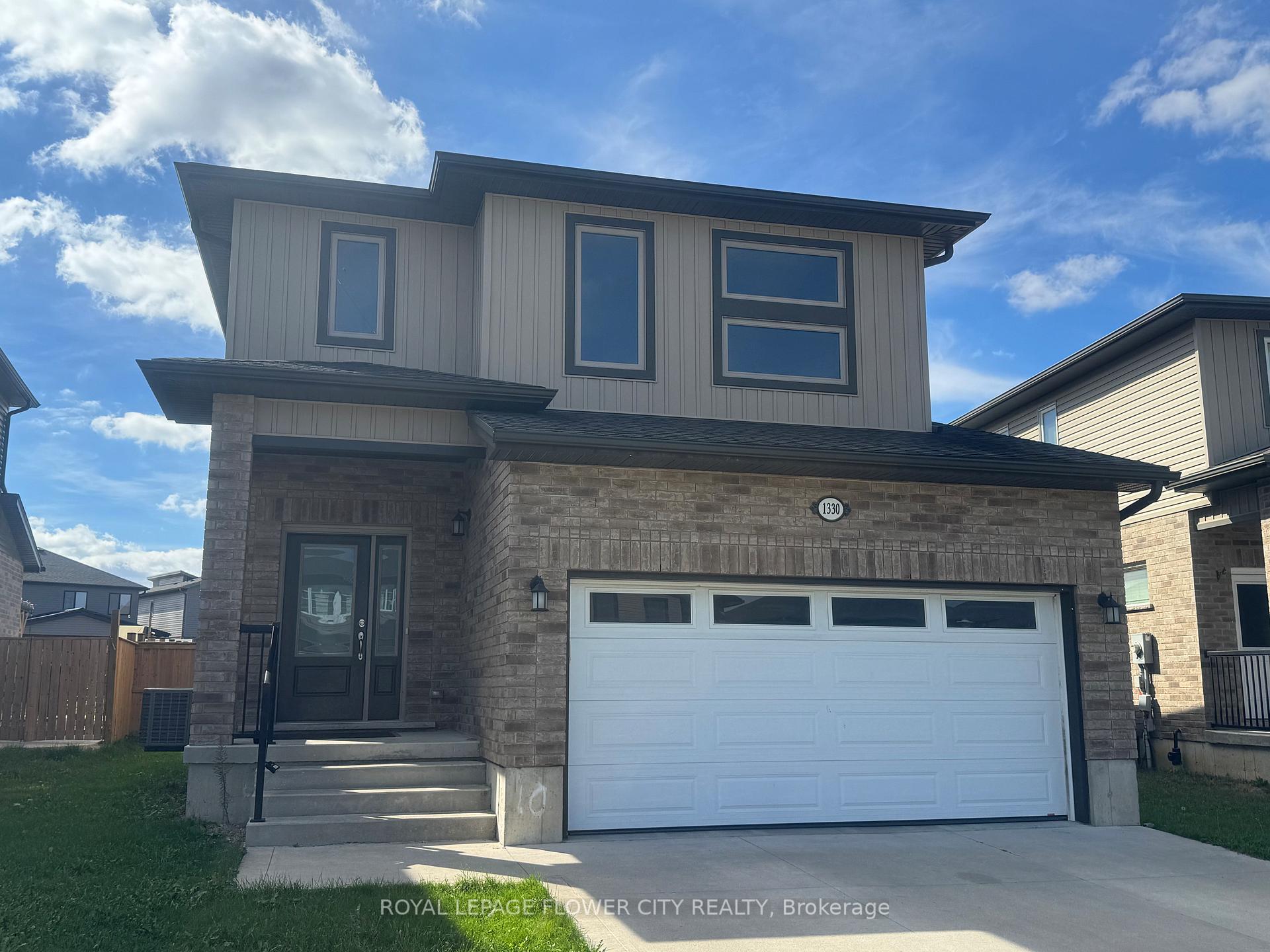 1330 Lawson Road, London North — photo 2 of 5