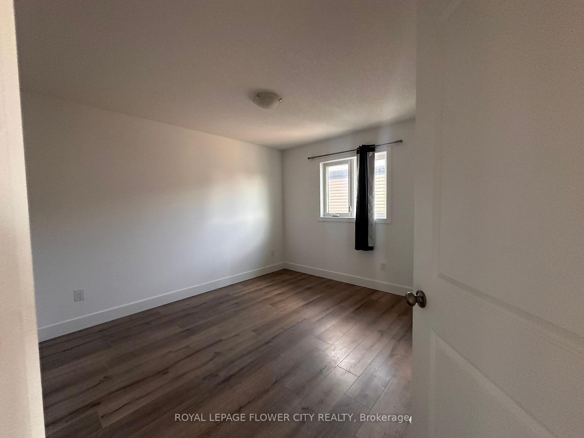 1330 Lawson Road, London North — photo 4 of 5
