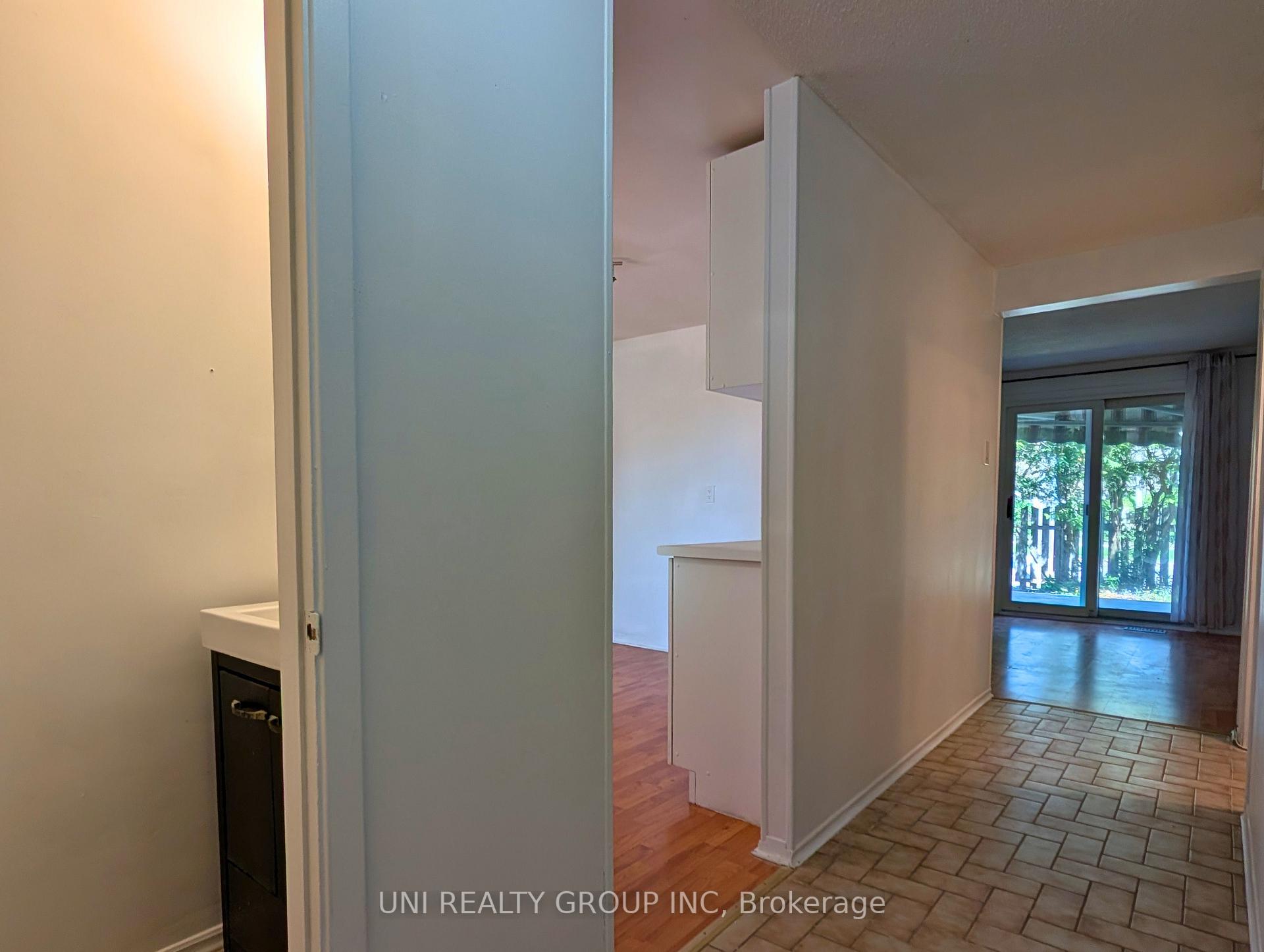 1460 HEATHERINGTON Road G, Hunt Club - South Keys and Area — photo 5 of 5