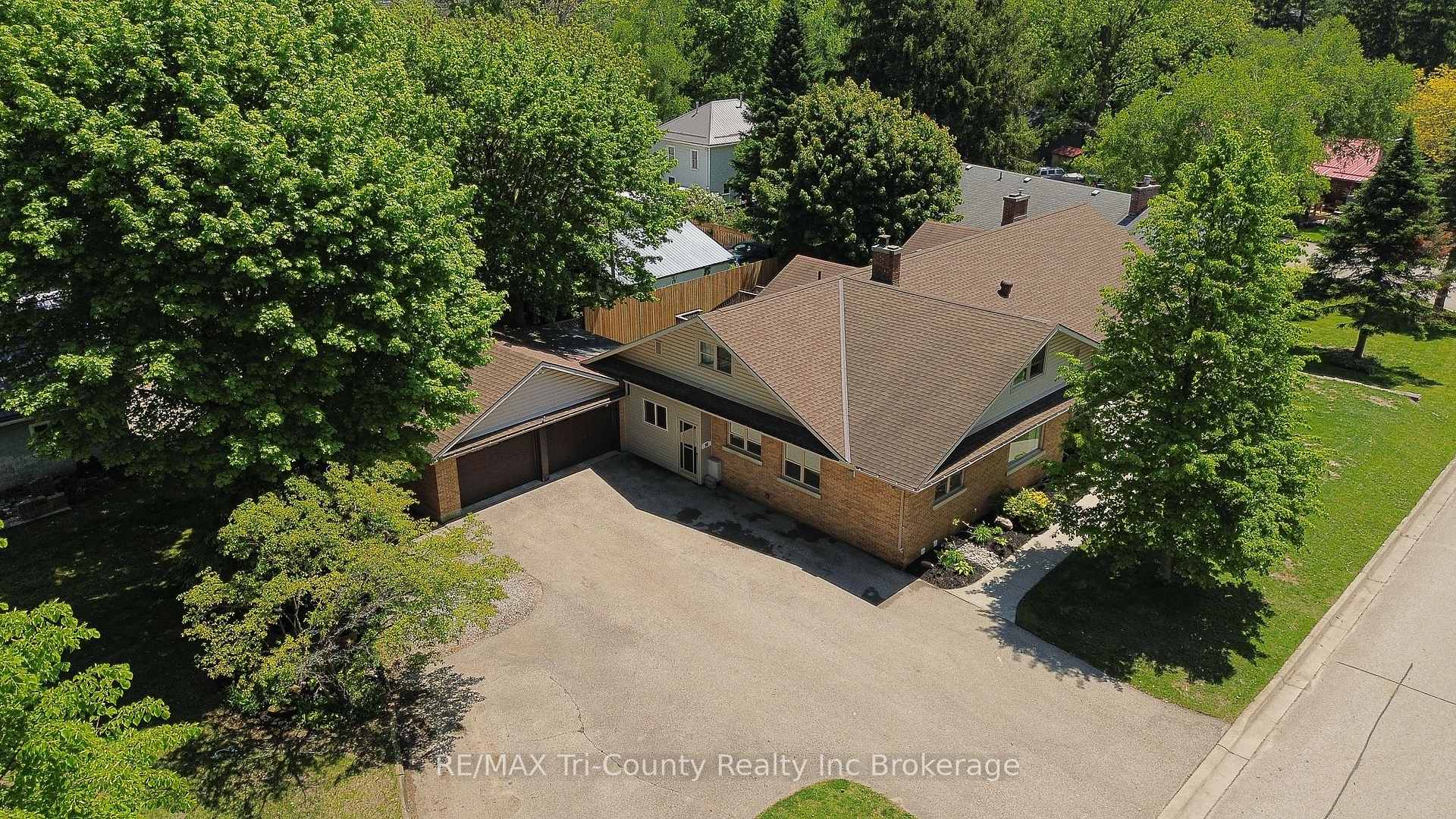 16 Delevan Crescent, Tillsonburg, ON N4G 3M7 — Tillsonburg, Ontario