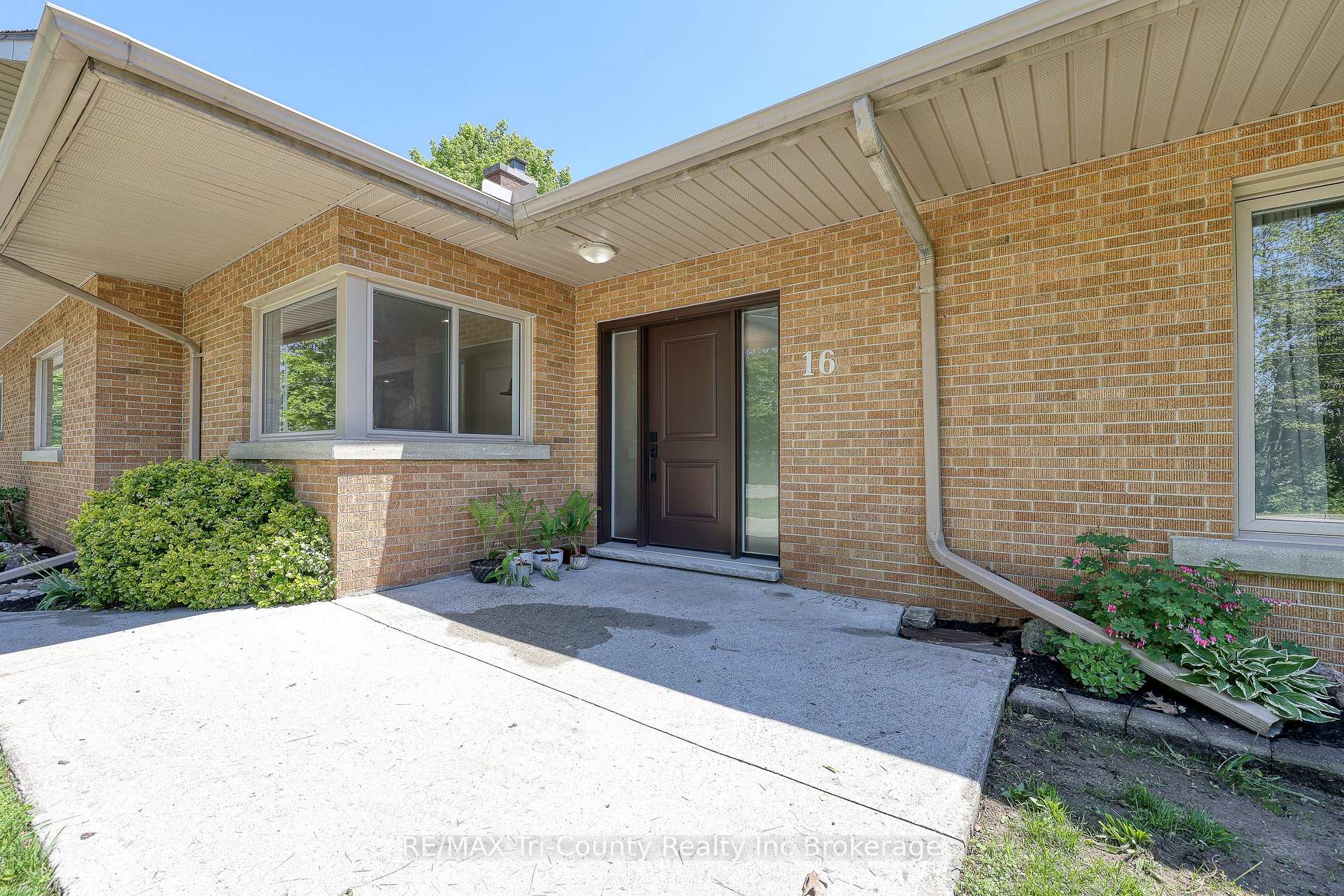 16 Delevan Crescent, Tillsonburg — photo 3 of 5