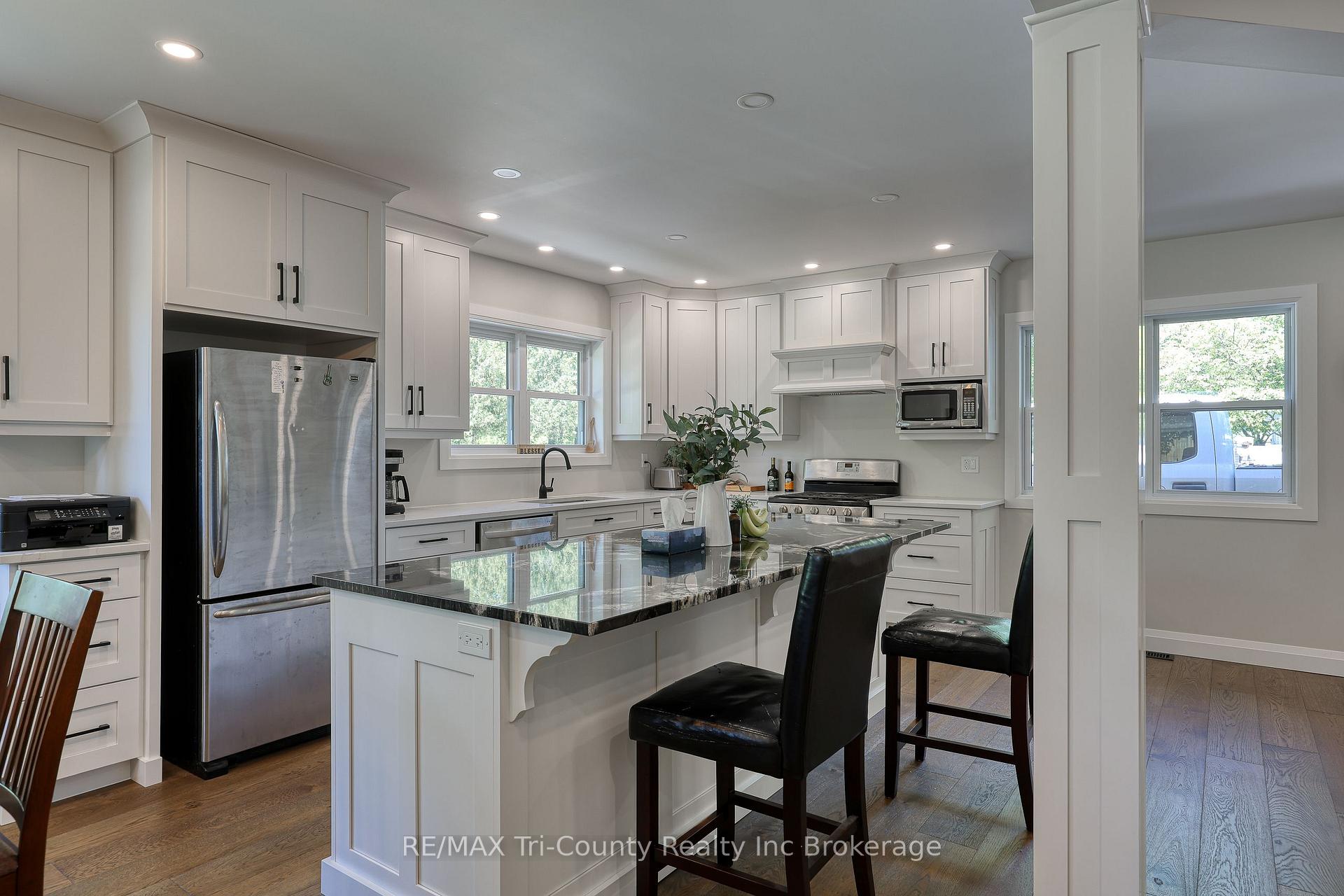 16 Delevan Crescent, Tillsonburg — photo 4 of 5