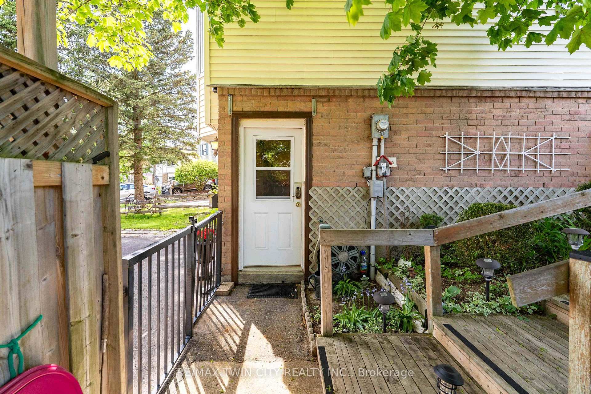171 Herron Place, Waterloo — photo 4 of 5