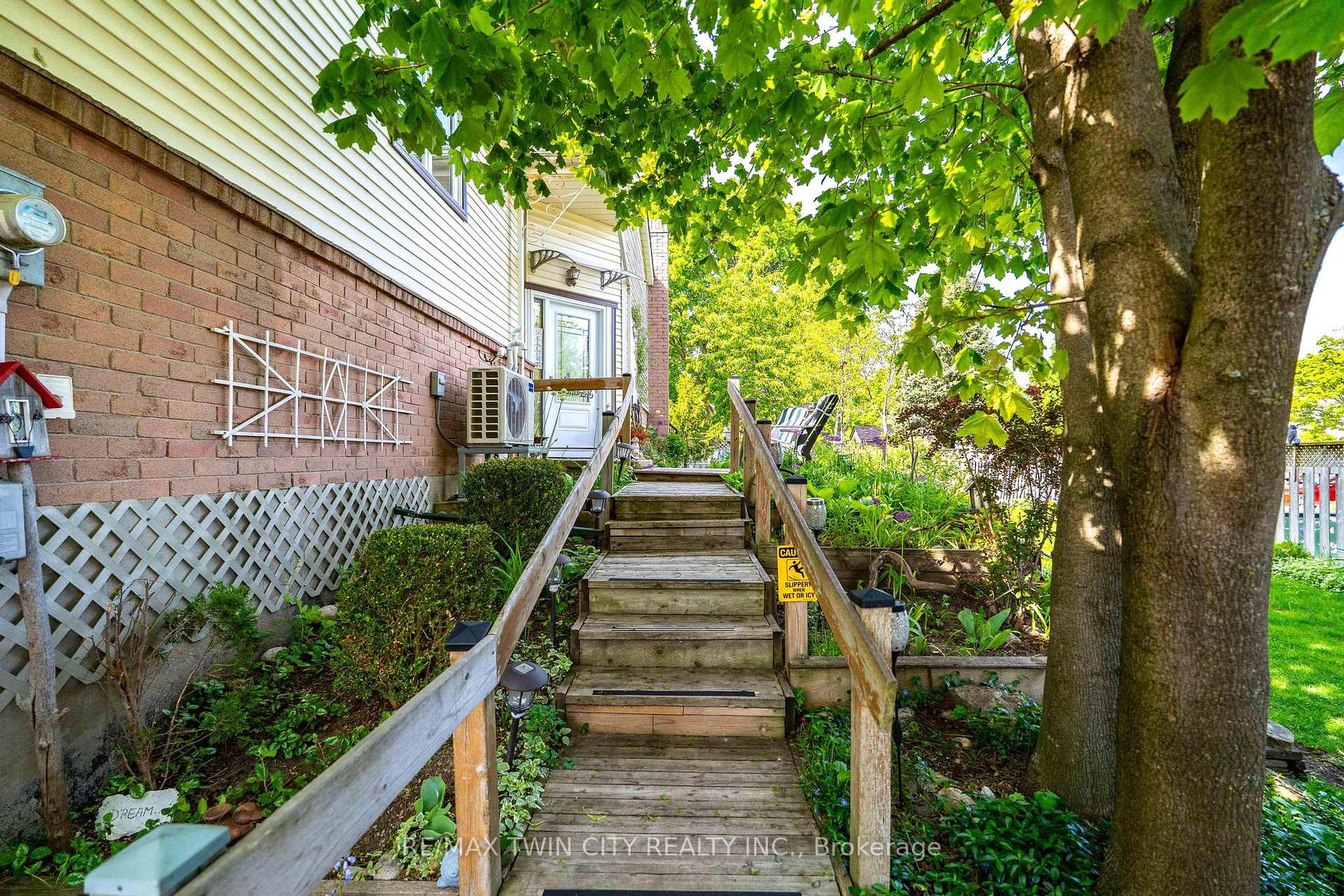 171 Herron Place, Waterloo — photo 5 of 5