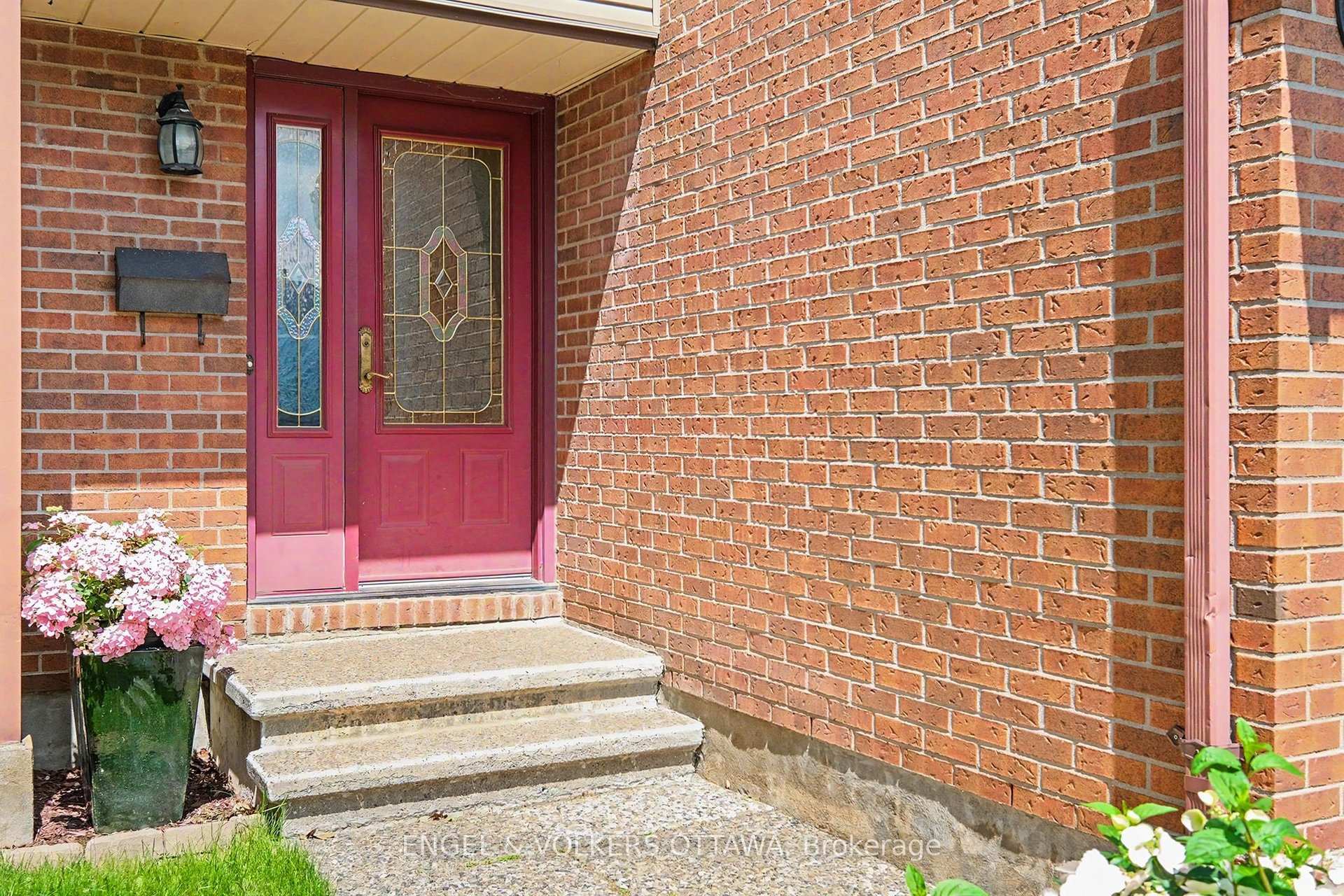 37 Gentle Gate Crescent, Hunt Club - South Keys and Area — photo 4 of 5