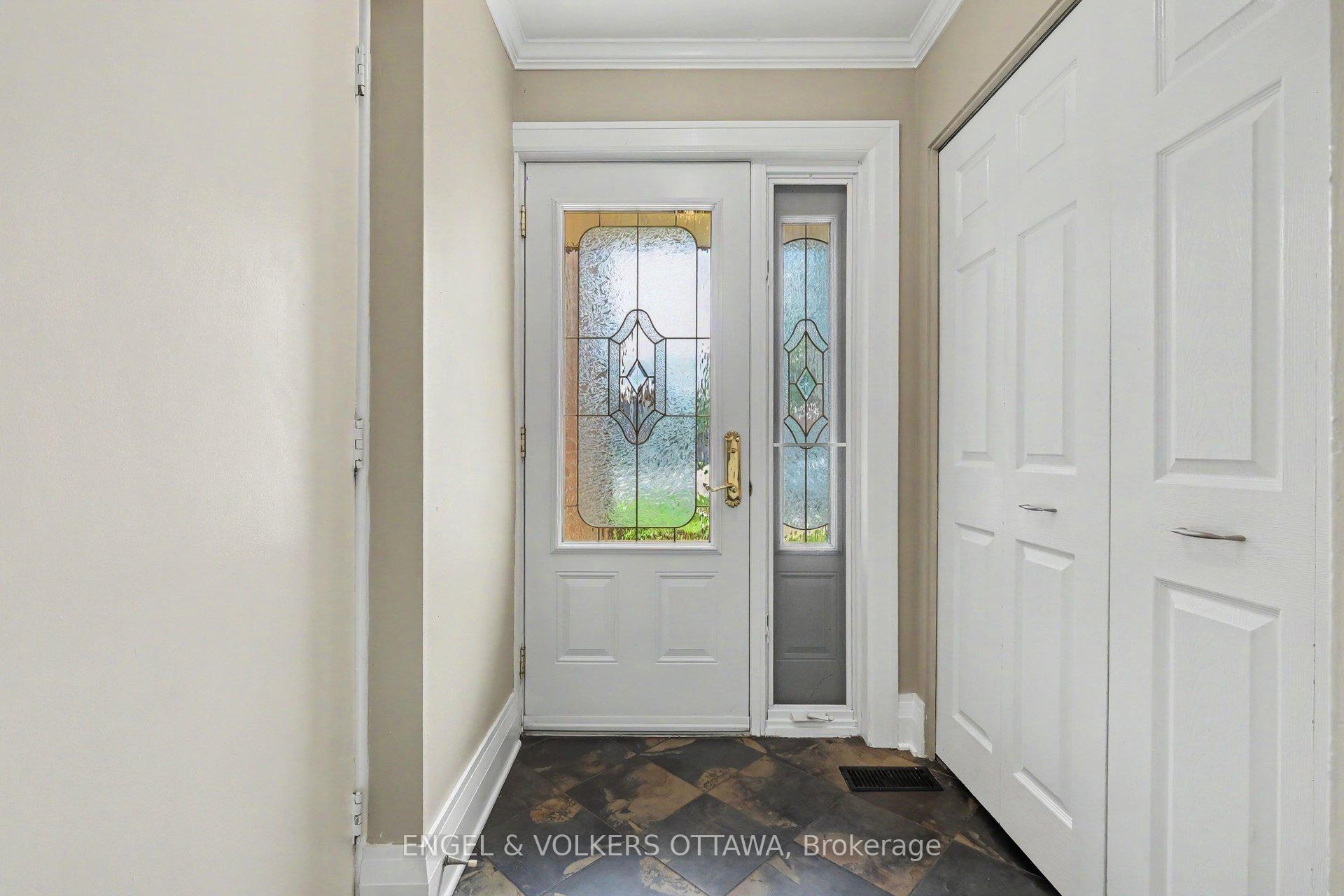 37 Gentle Gate Crescent, Hunt Club - South Keys and Area — photo 5 of 5